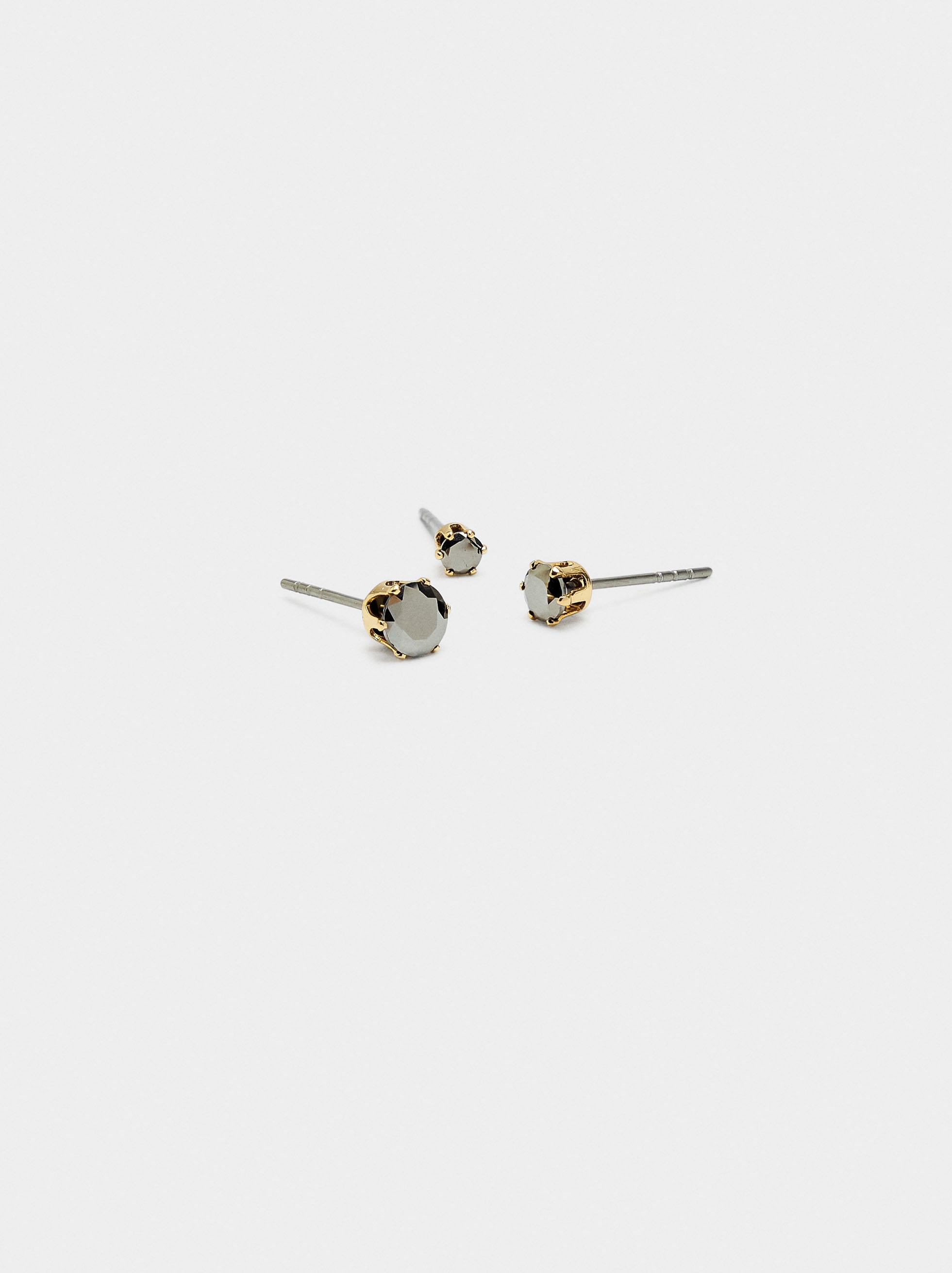 Set De Pendientes Cortos Con Brillo