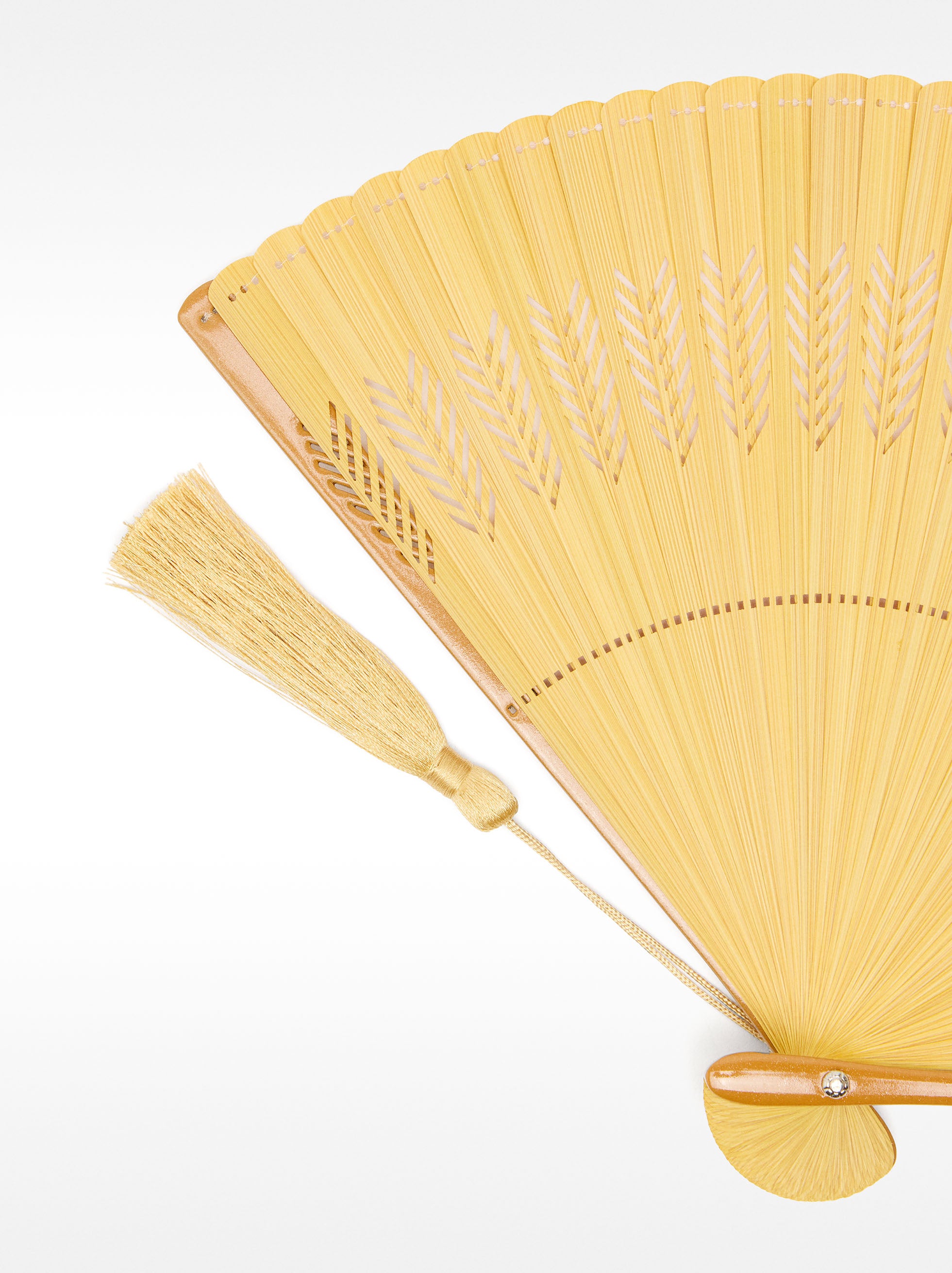 Abanico Bambú Con Perforado