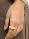 Anillo De Resina Con Detalle Metálico