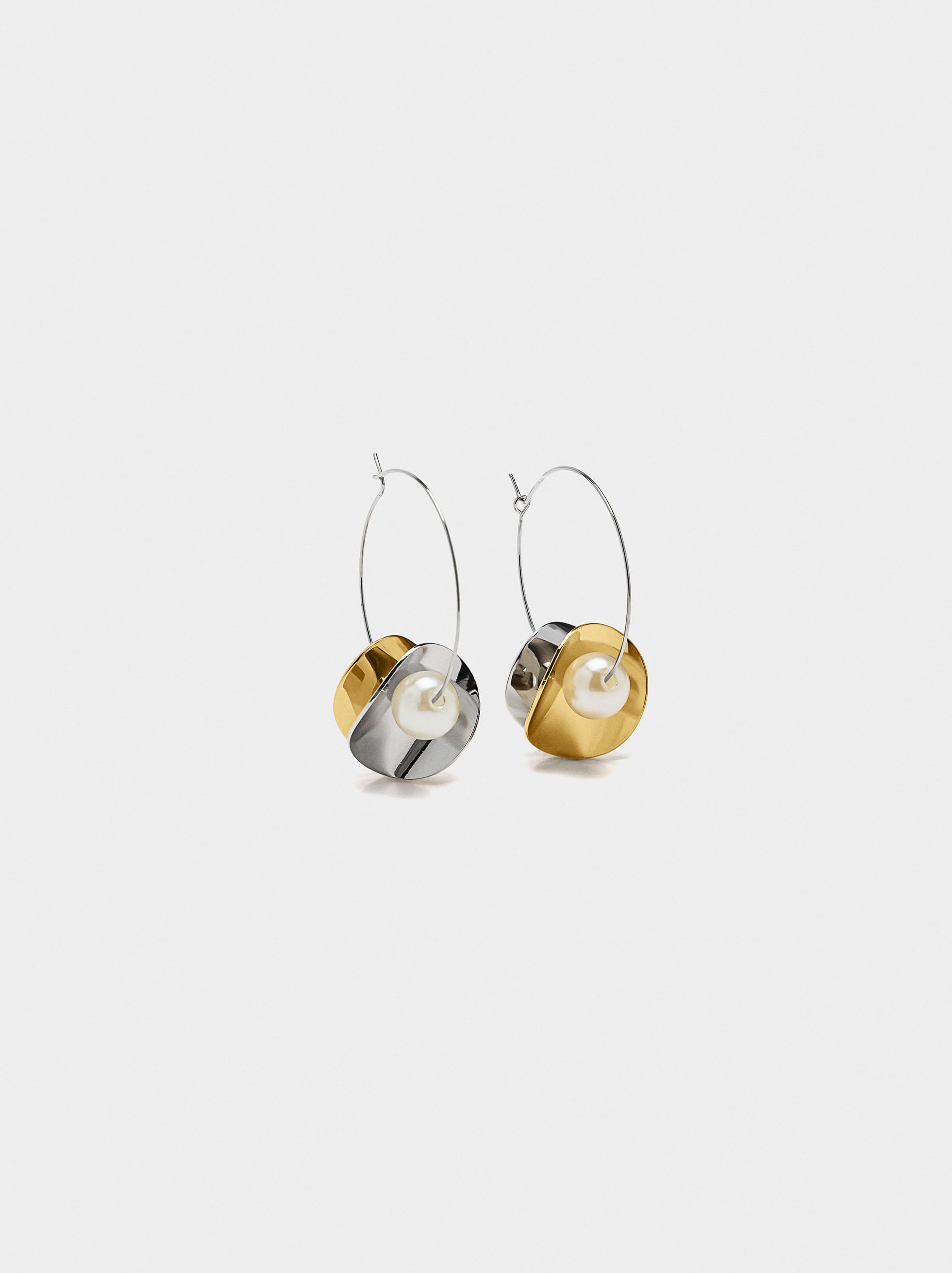 Aros De Pétalos Bicolor Con Perlas