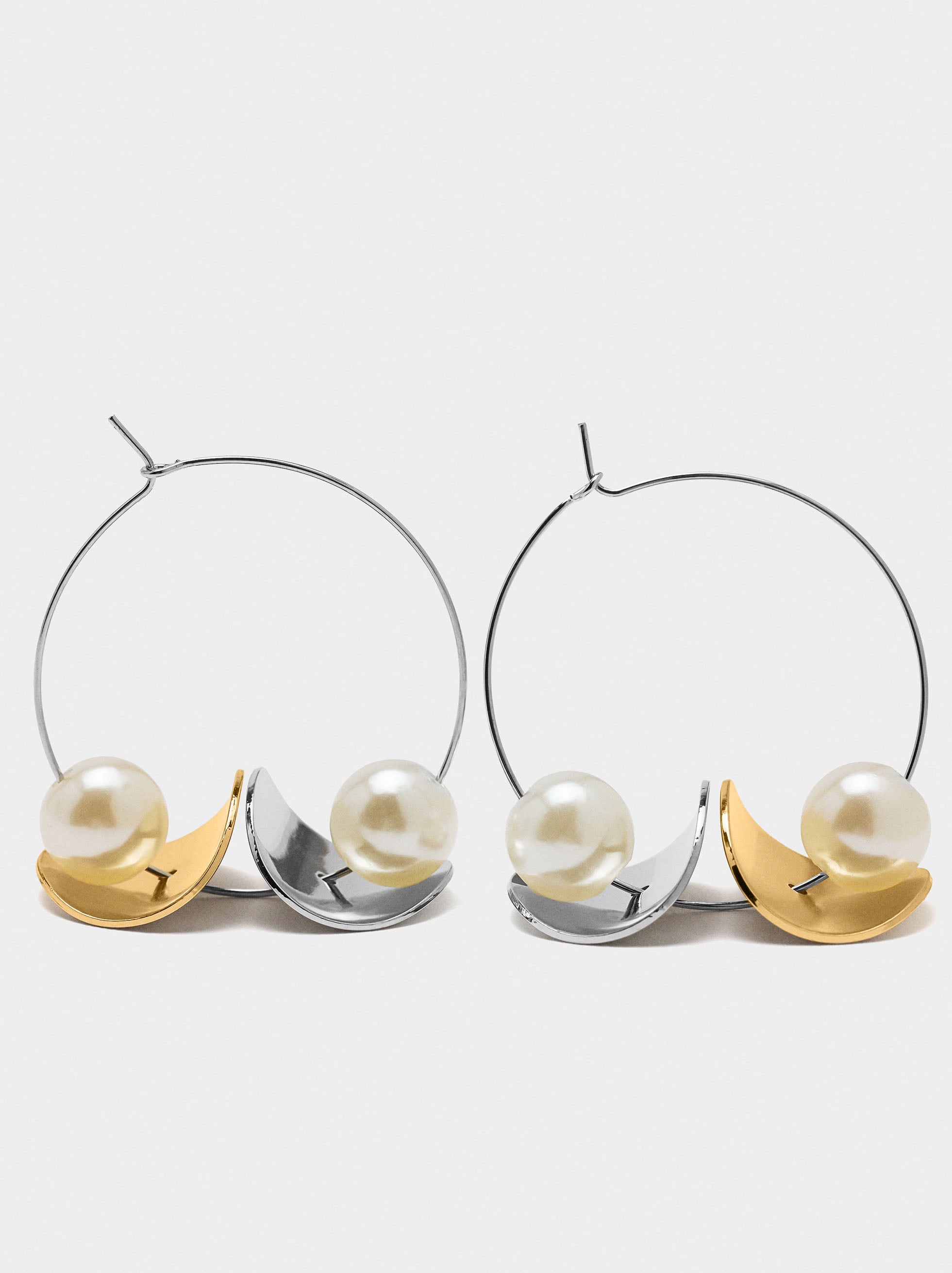Aros De Pétalos Bicolor Con Perlas