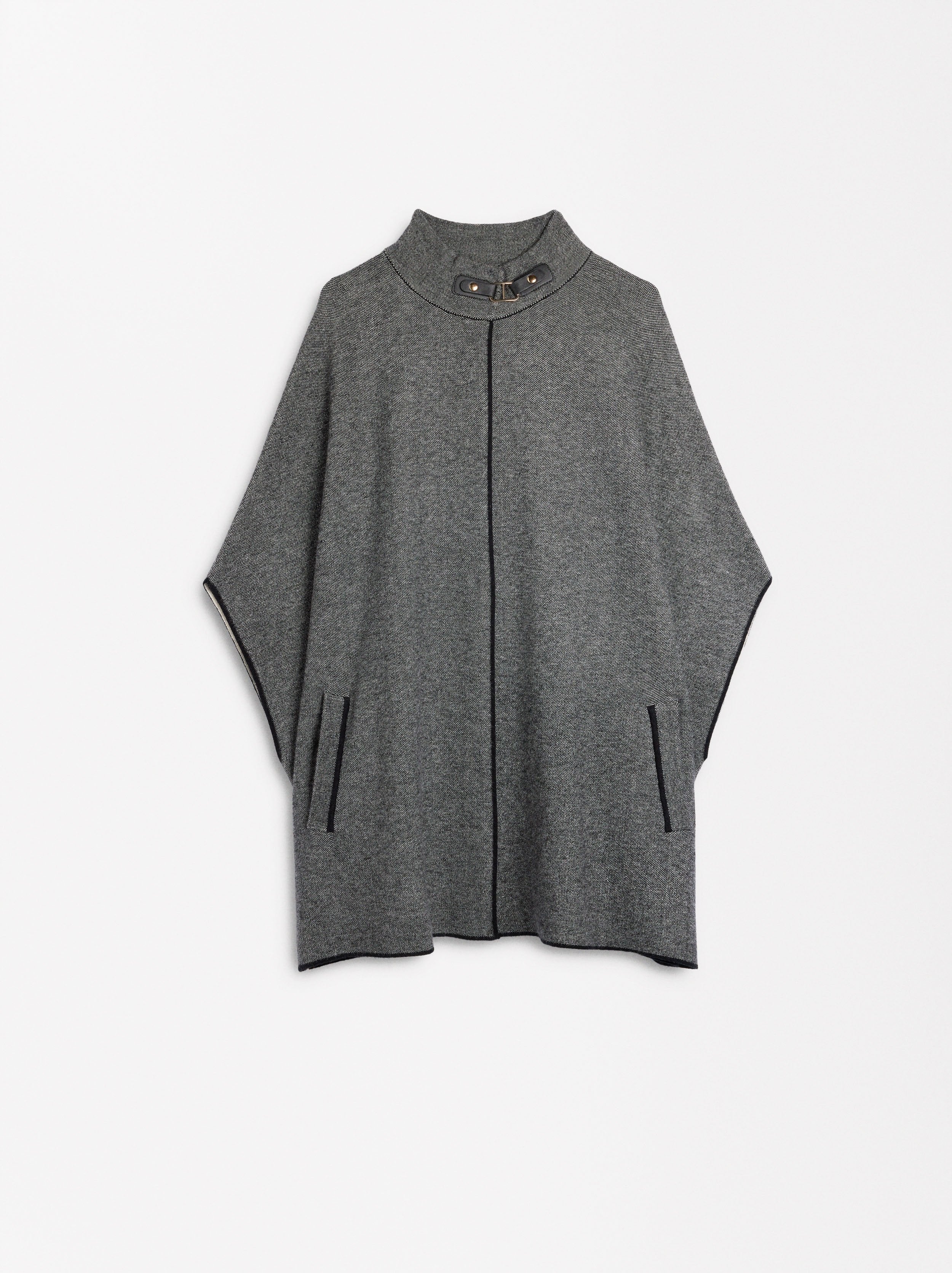 Poncho De Punto De Cuello Alto