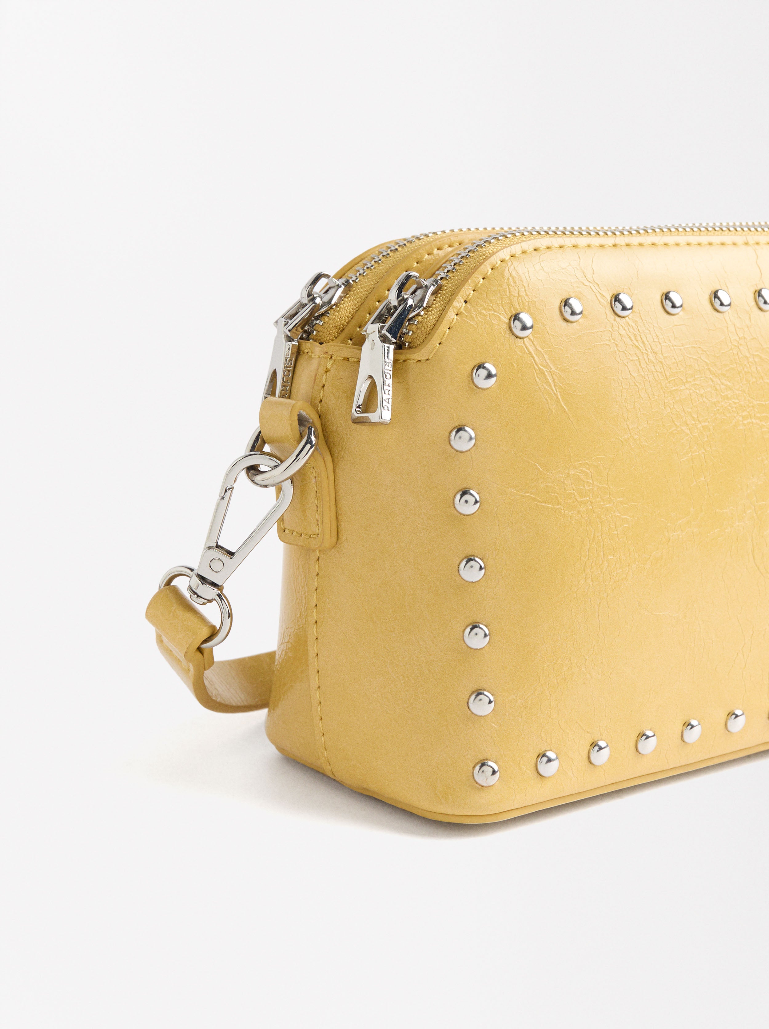 Bolso Bandolera Con Tachuelas