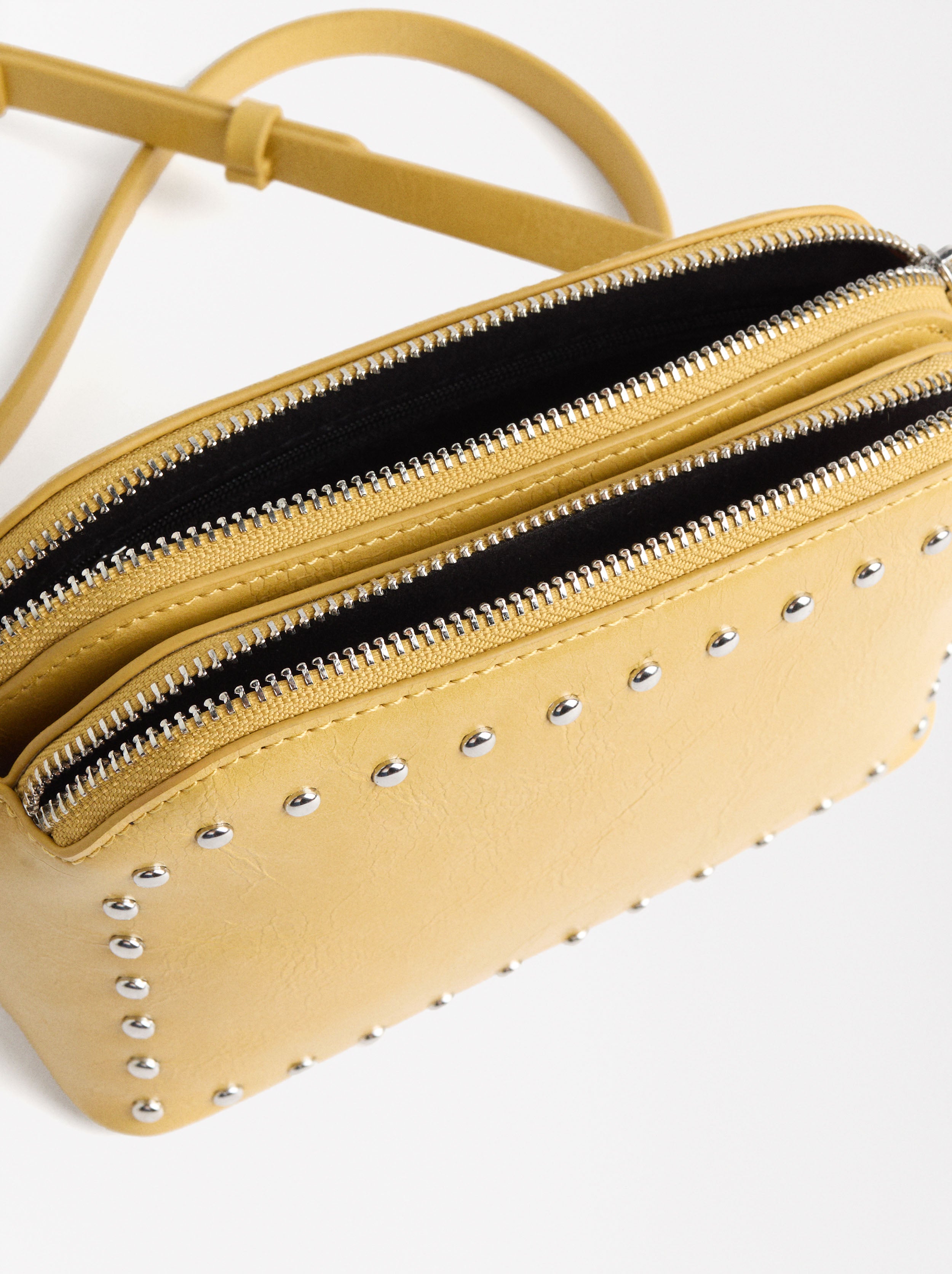 Bolso Bandolera Con Tachuelas