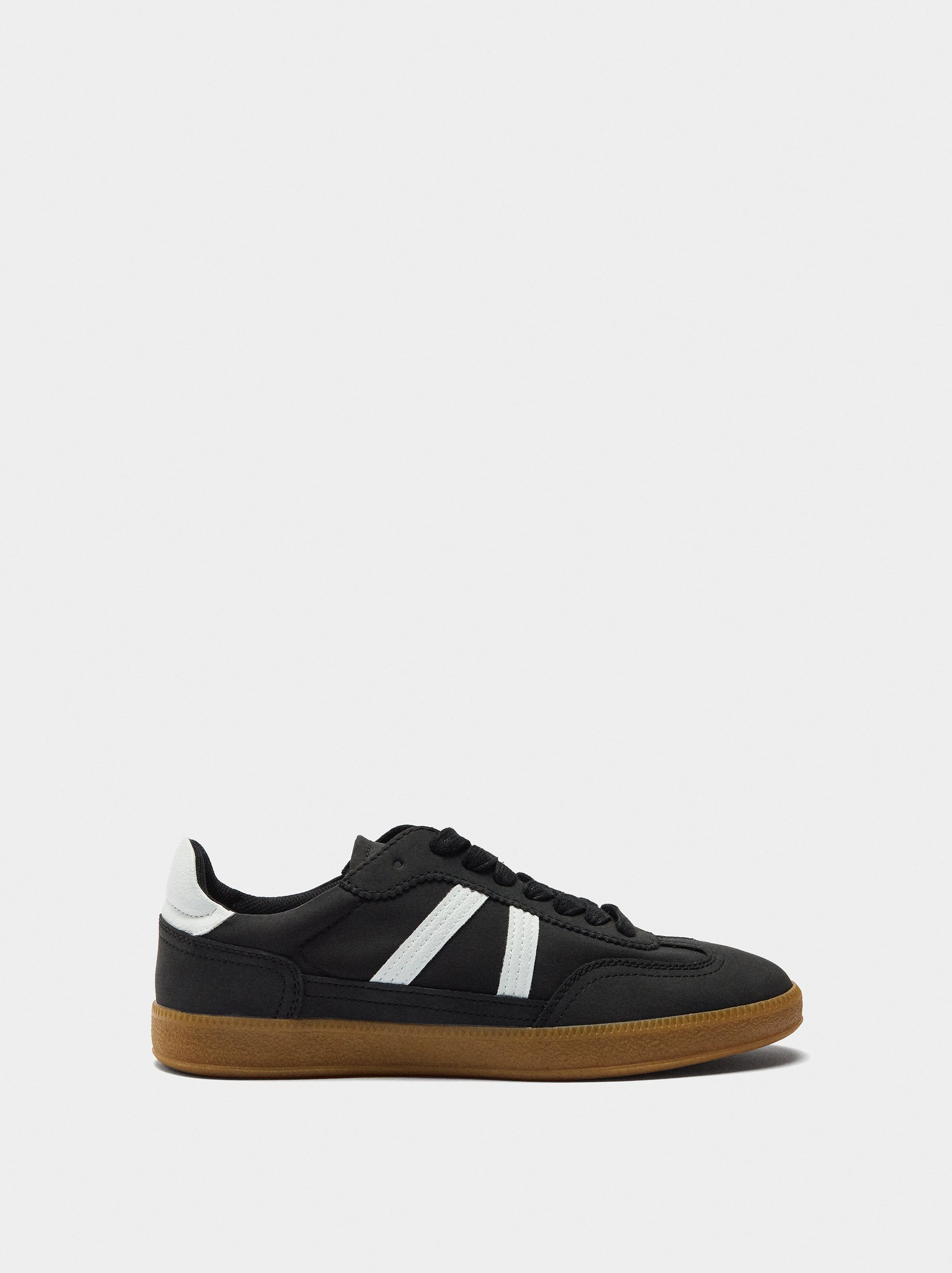 Zapatillas Con Contraste De Textura Suave
