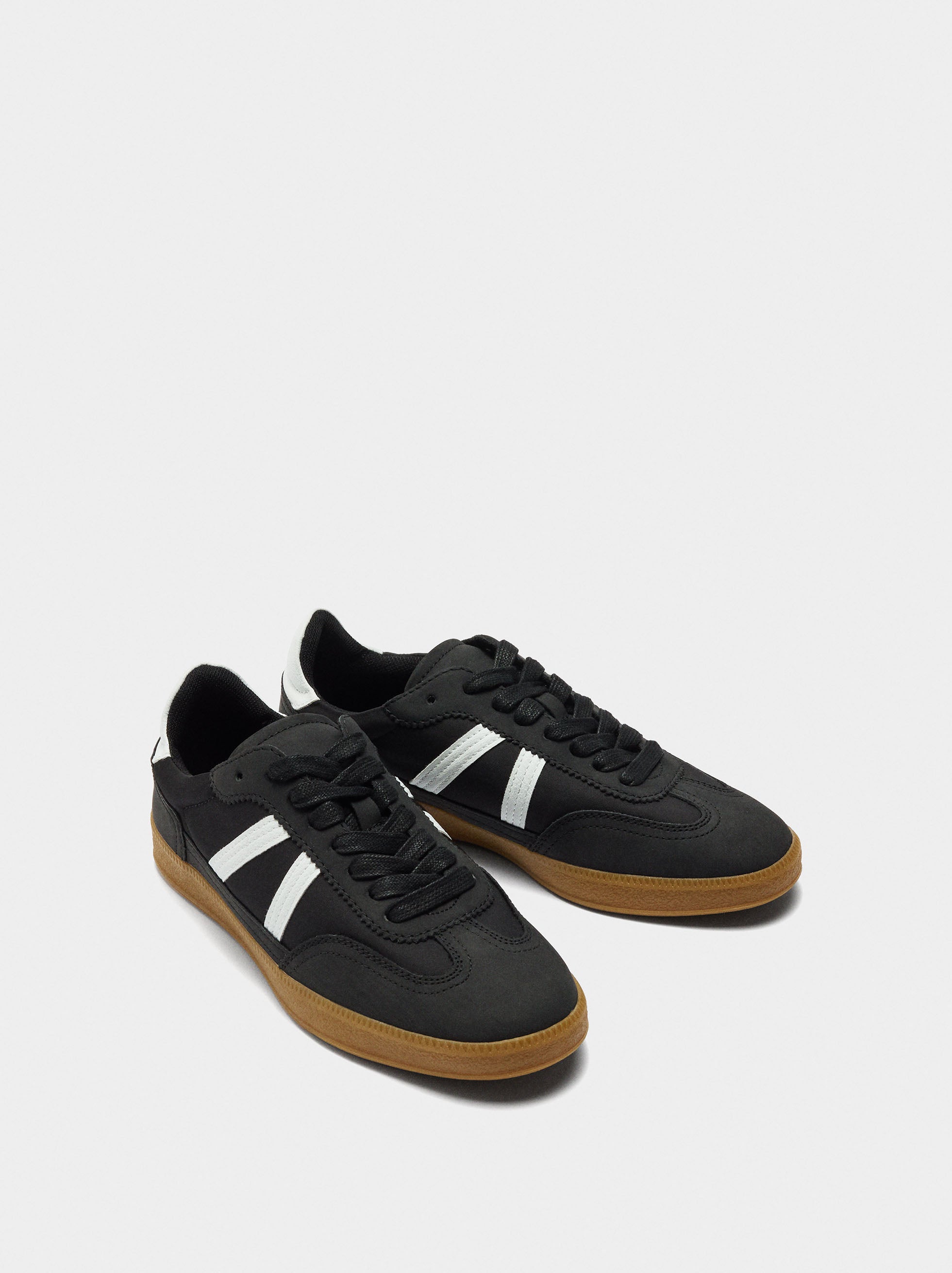 Zapatillas Con Contraste De Textura Suave