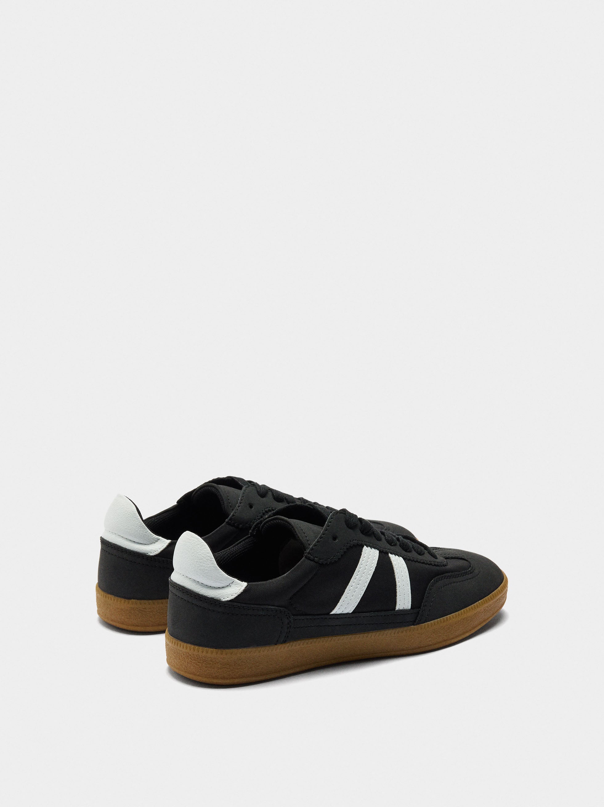Zapatillas Con Contraste De Textura Suave