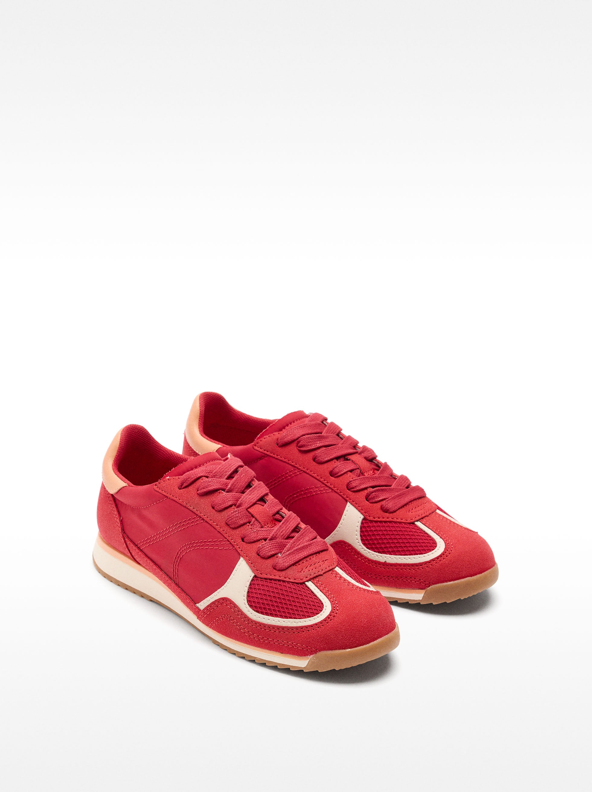 Zapatillas Combinadas Con Efecto Serraje