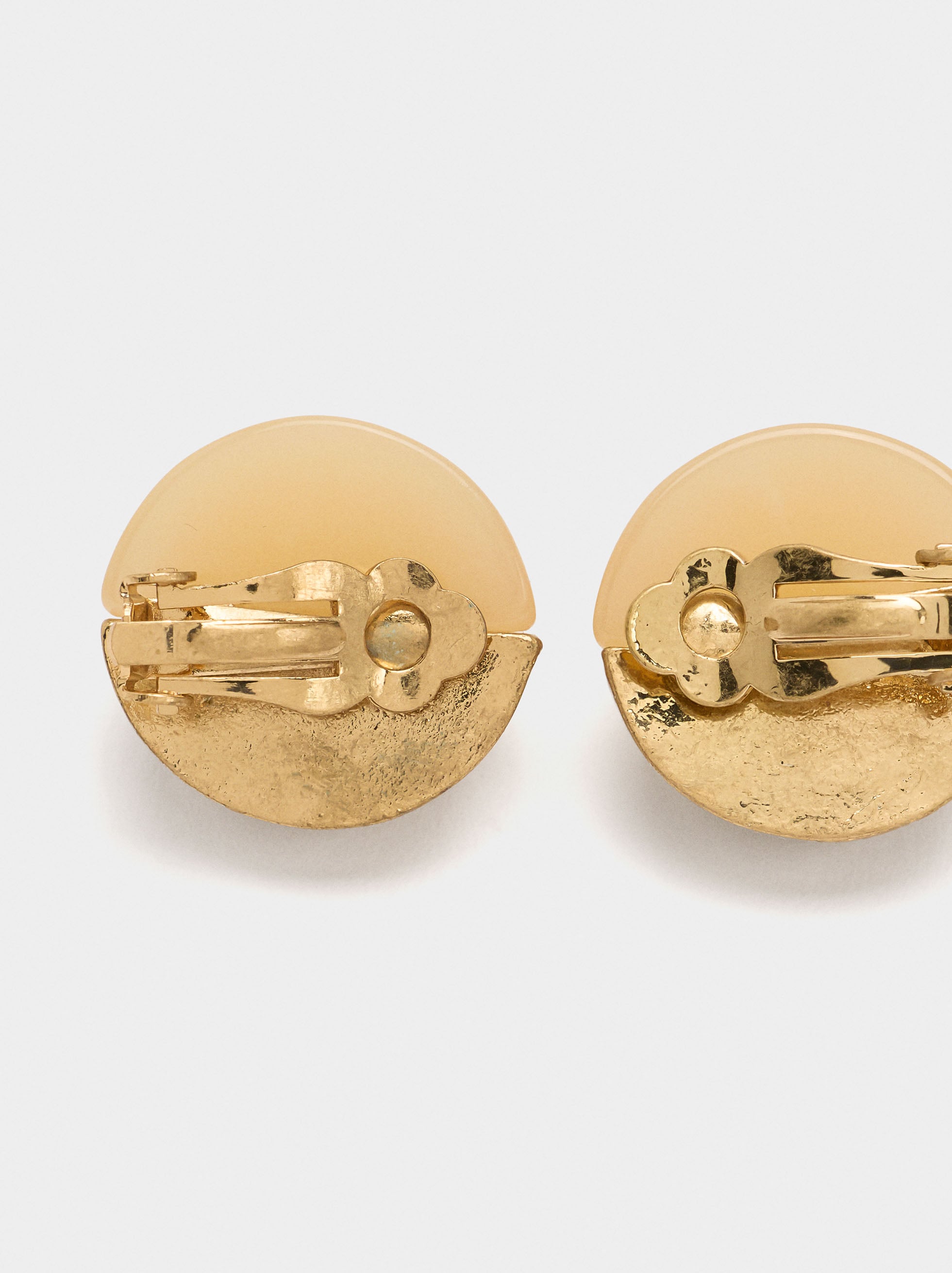 Pendientes Media Esfera Con Resina