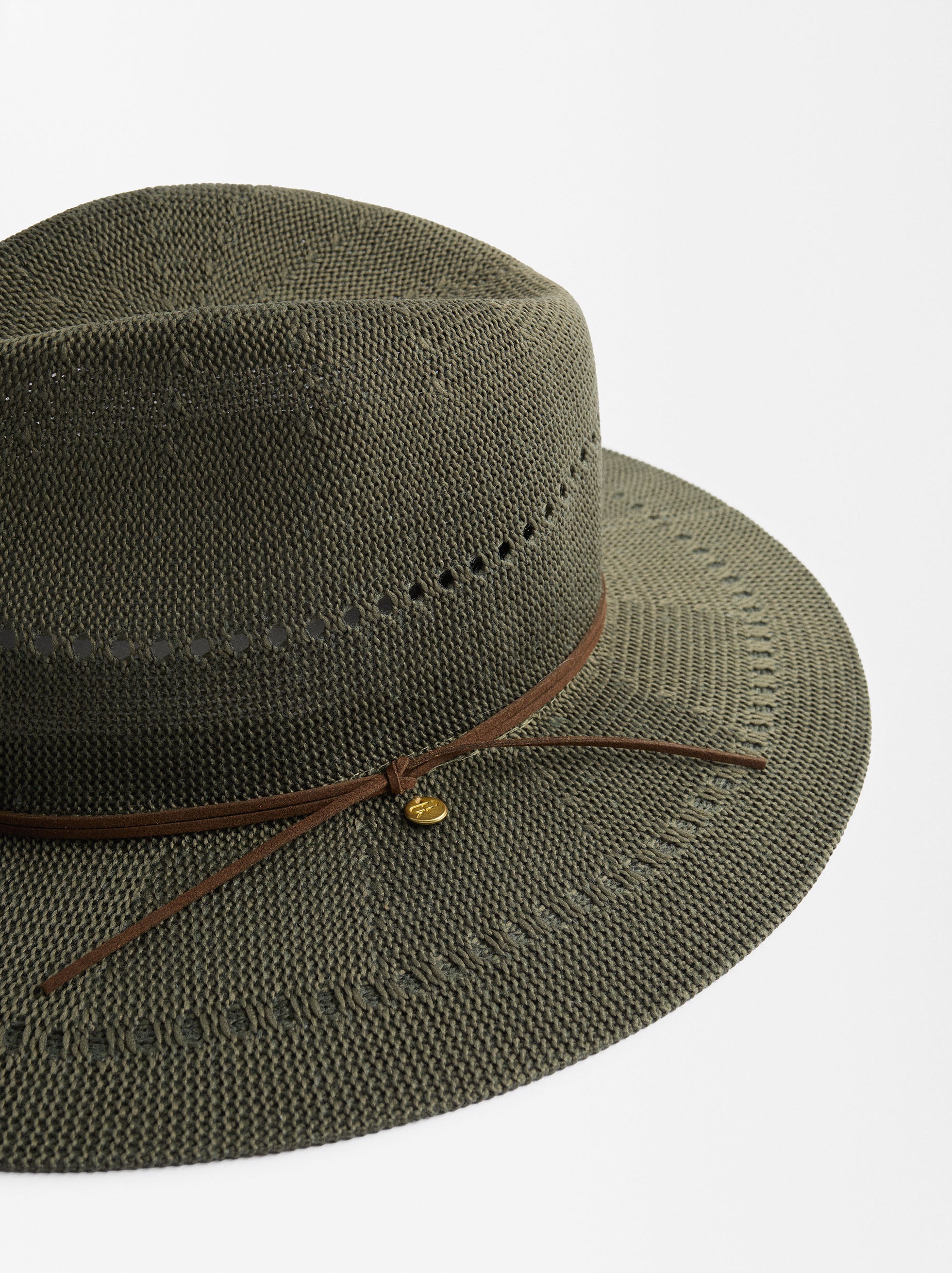 Sombrero De Punto Con Cordón