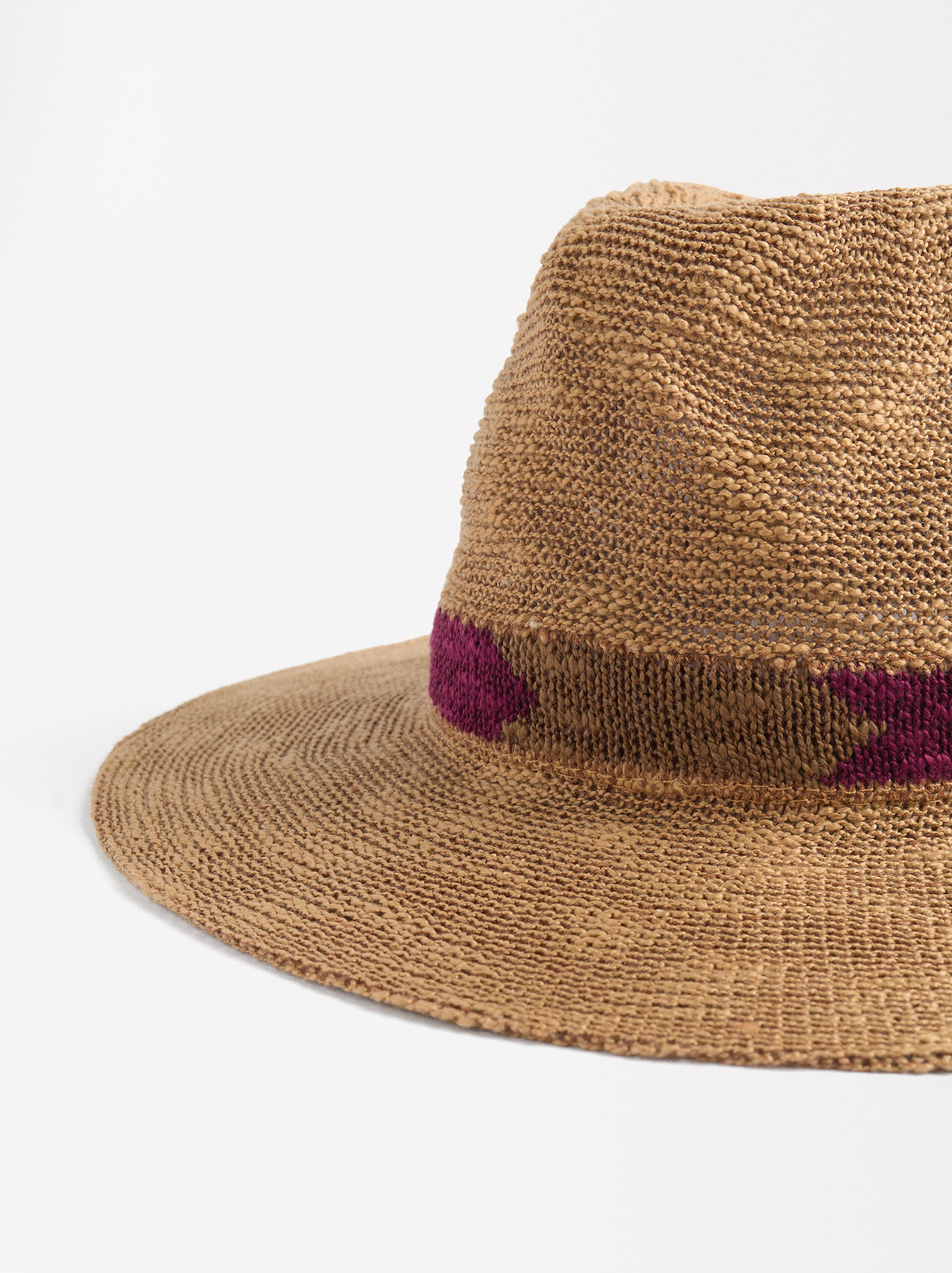 Sombrero De Punto Con Detalle Decorativo