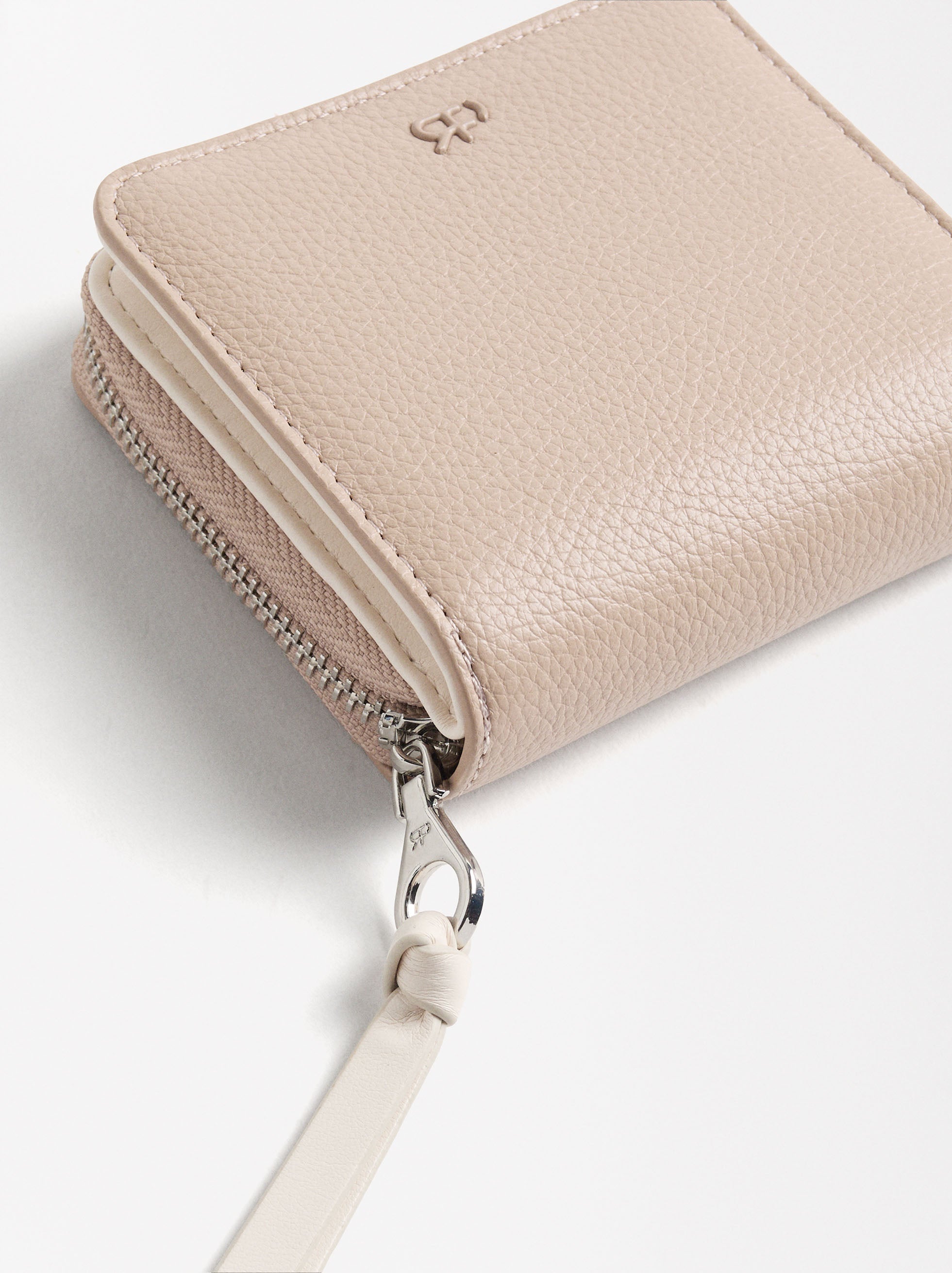 Cartera Básica Con Textura