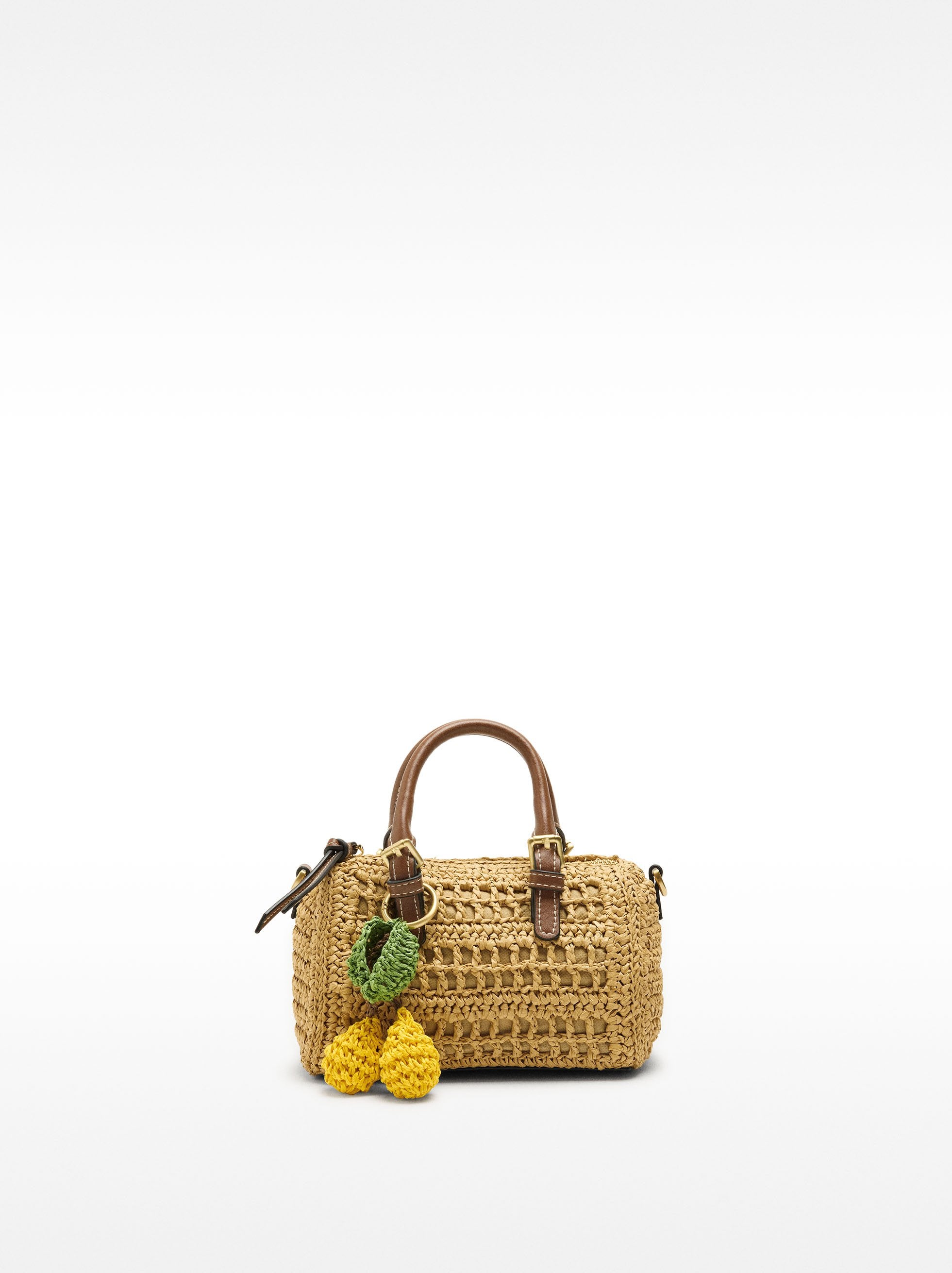 Bolso Tote De Efecto Rafia Con Colgante