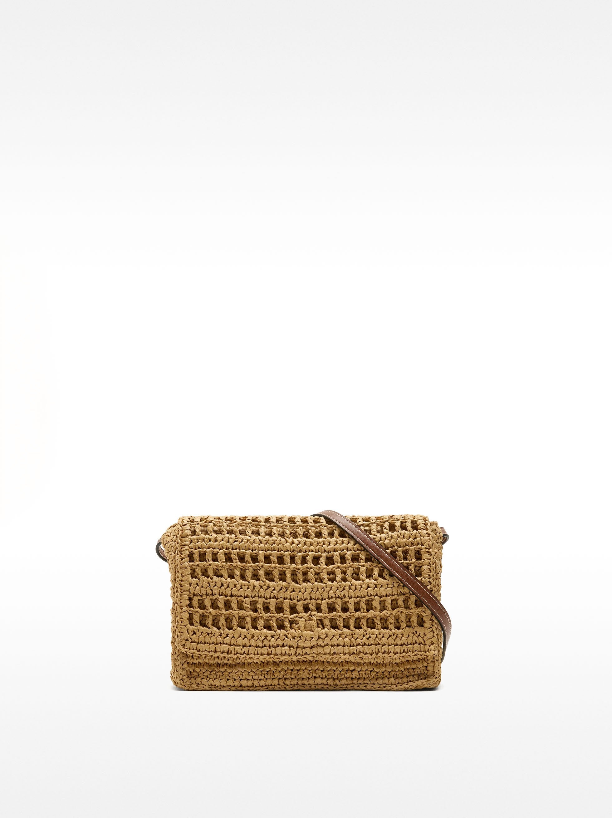 Bolso Bandolera Efecto Rafia Con Solapa