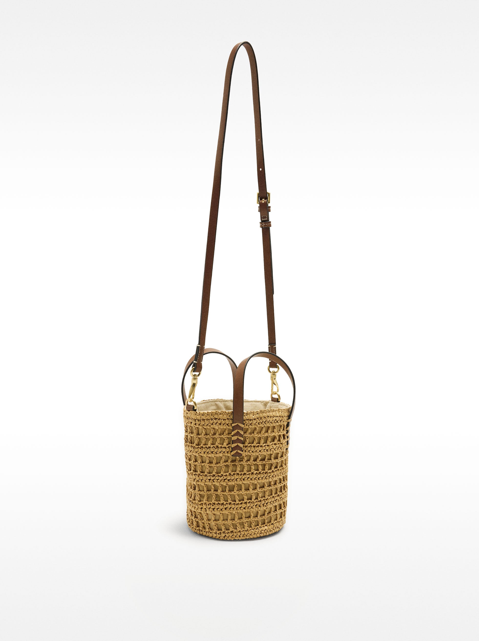 Bolso Bombonera Efecto Rafia Con Detalle Colgante