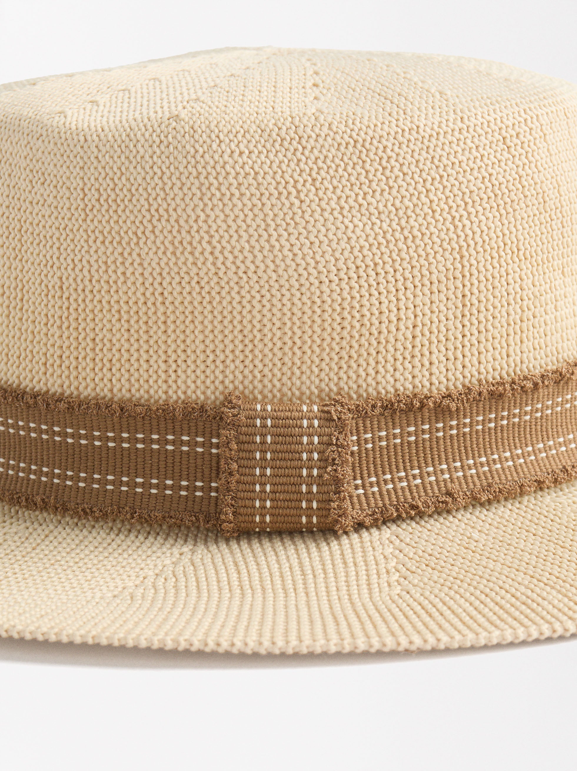 Sombrero De Punto Con Detalle De Cinta