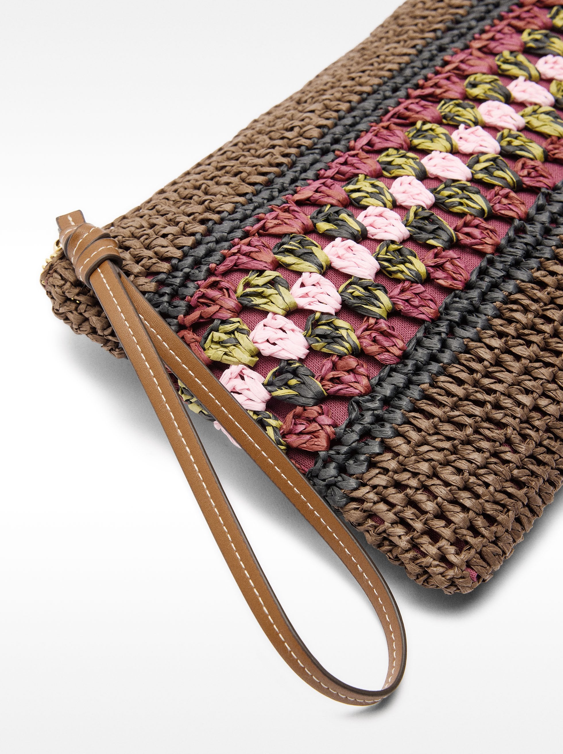 Bolso Sobre Efecto Rafia Con Detalle Trenzado