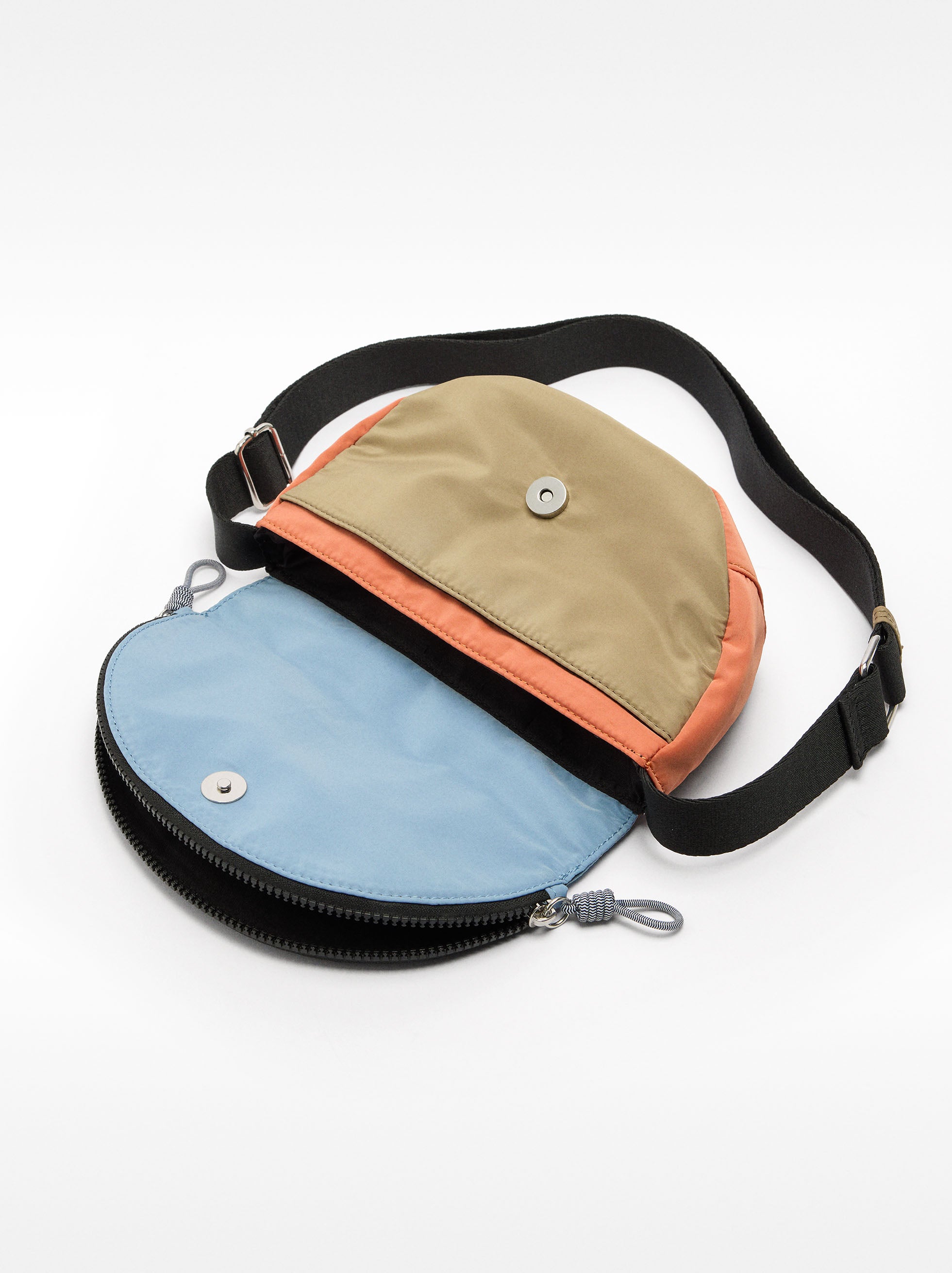 Bolso Bandolera De Nylon Con Cierre De Solapa