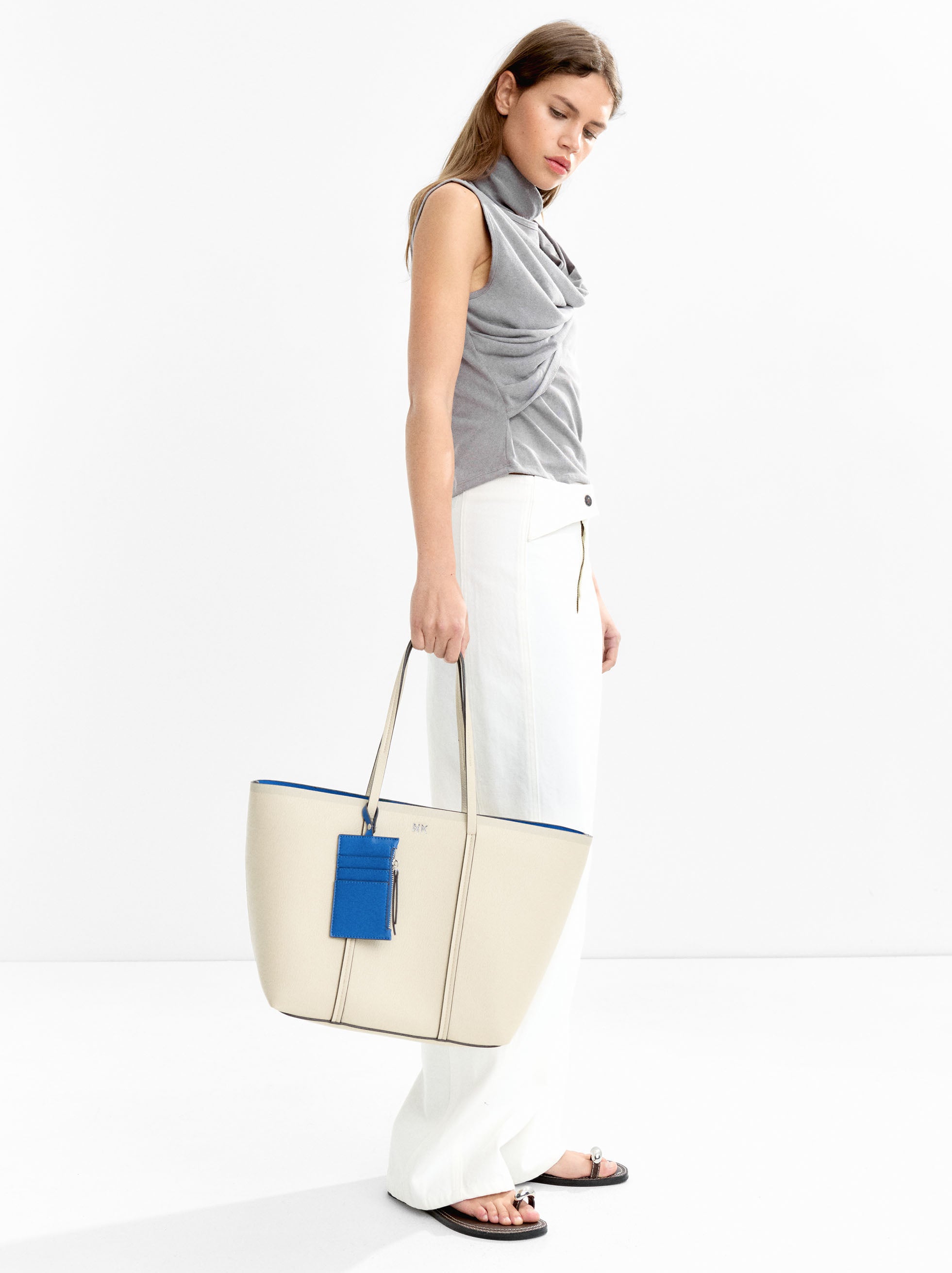 Bolso Shopper Con Colgante