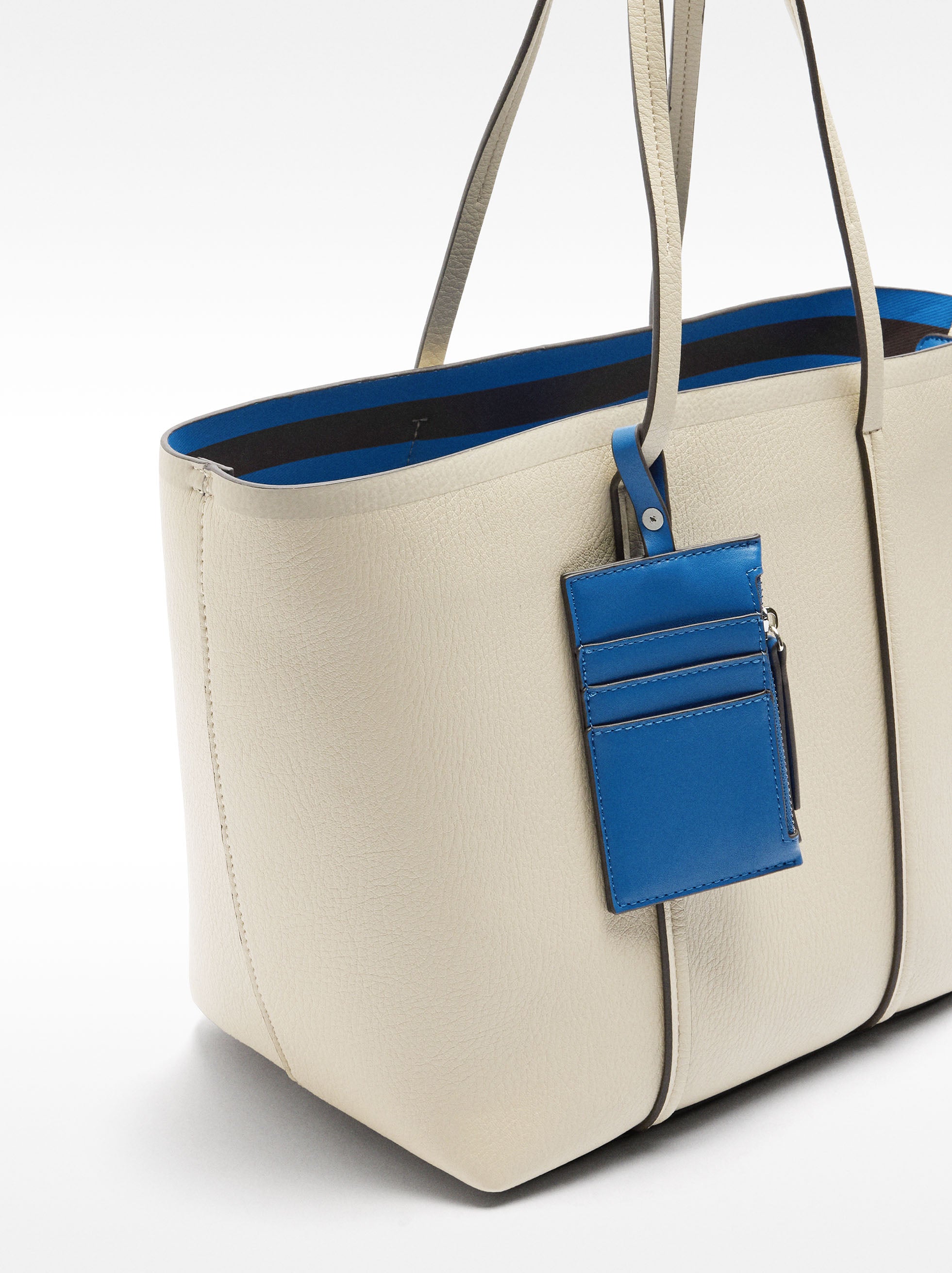 Bolso Shopper Con Colgante