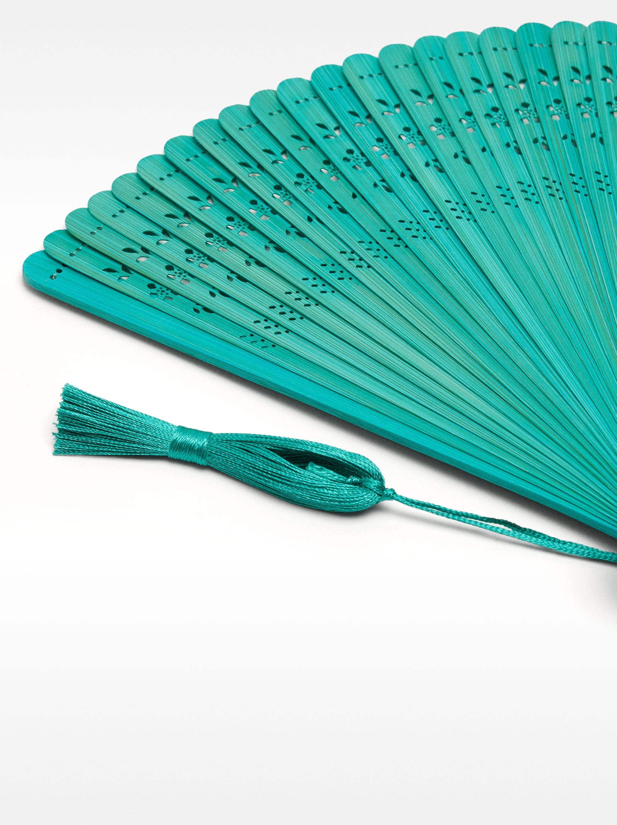 Abanico Bambú Con Perforado