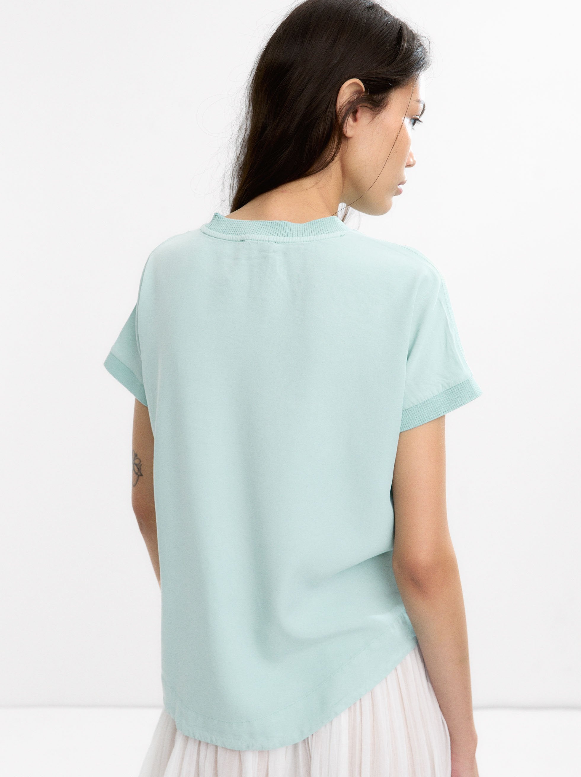 Camiseta Con Detalles Acanalados
