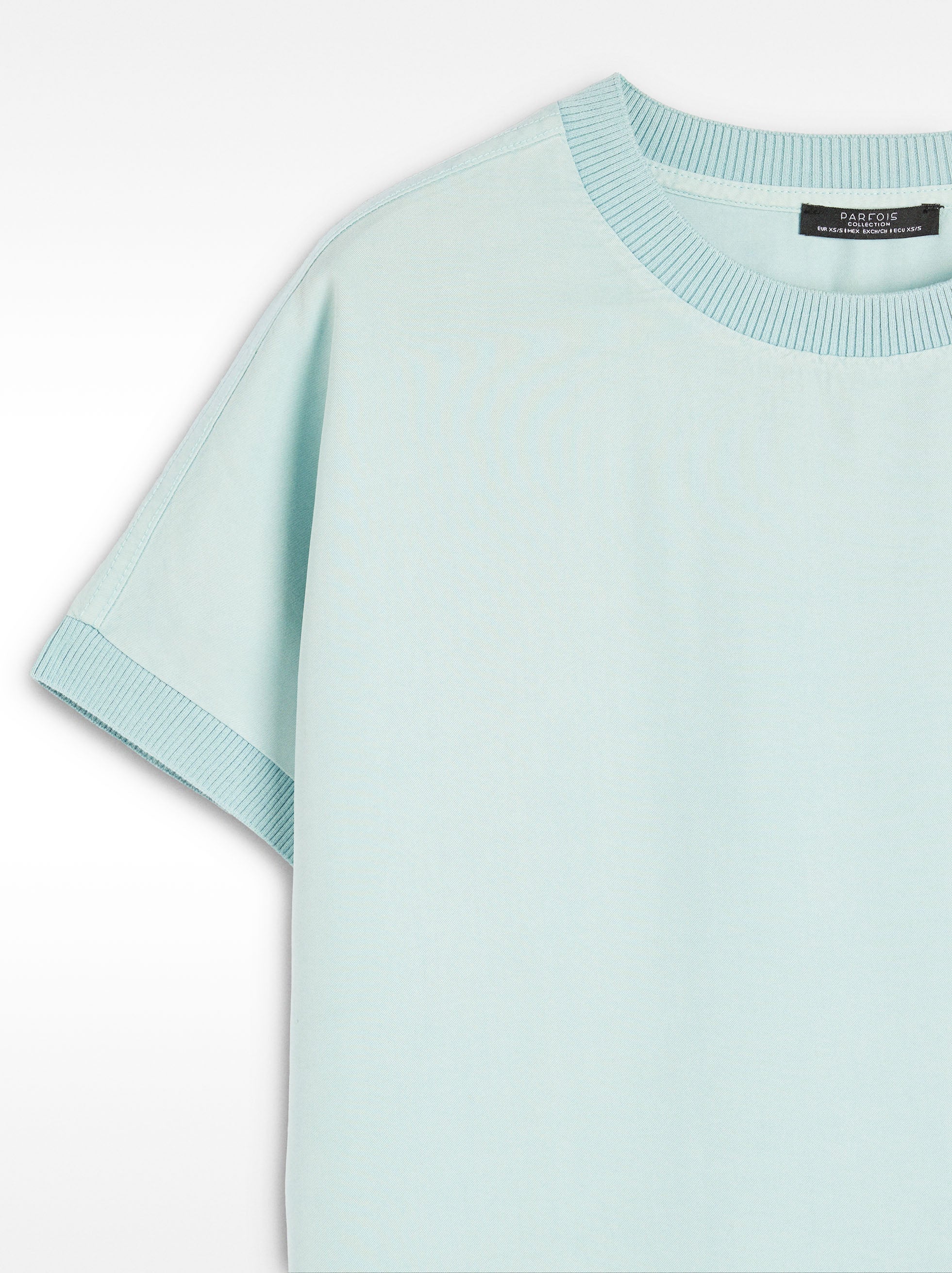 Camiseta Con Detalles Acanalados