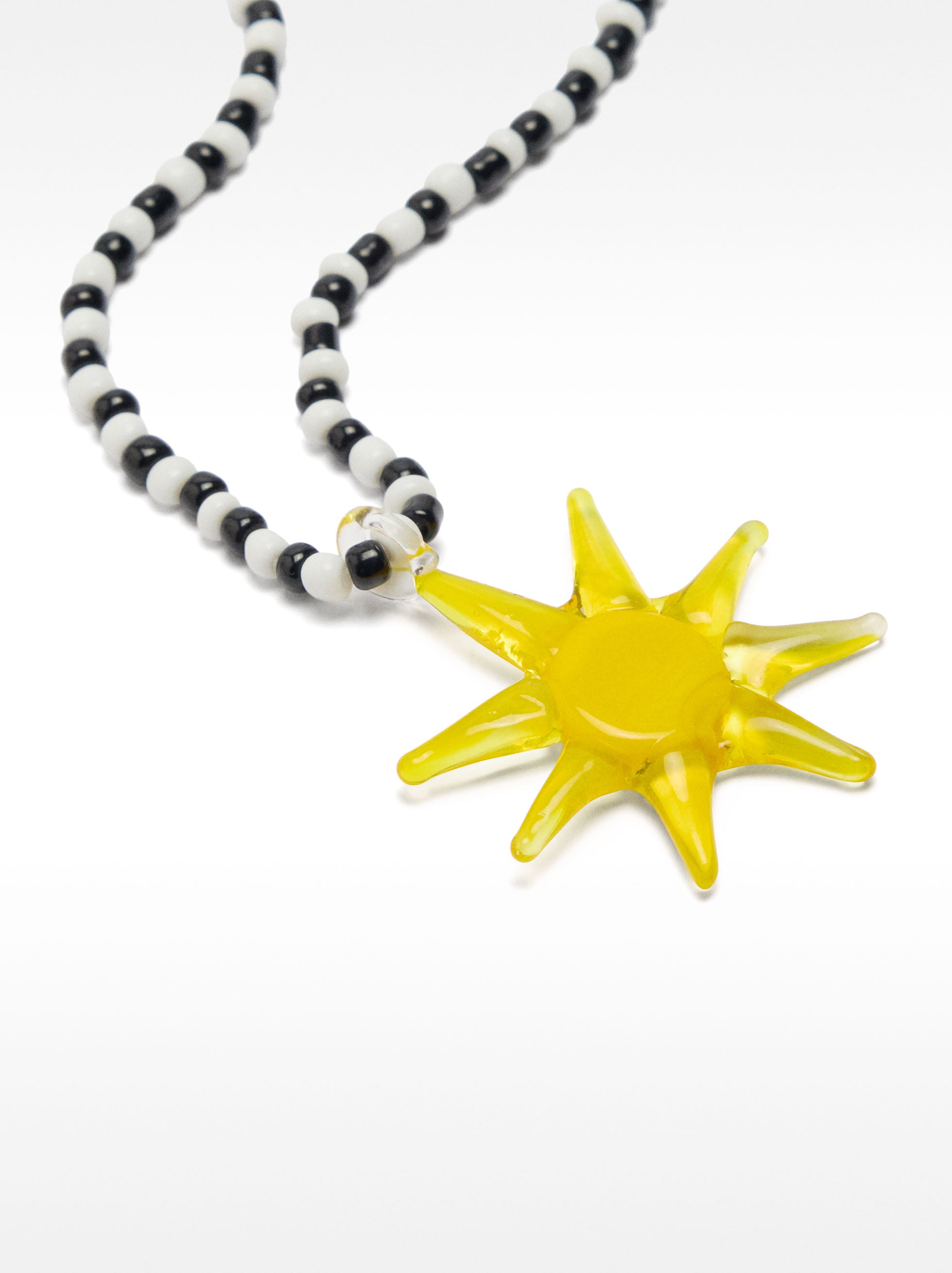 Collar Corto De Cuentas Sol