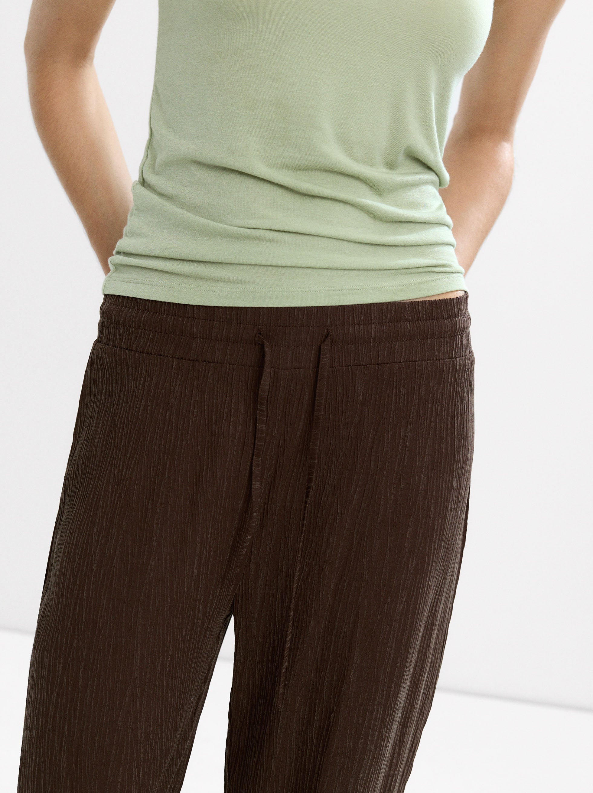 Pantalón Fluido Con Efecto Arrugado