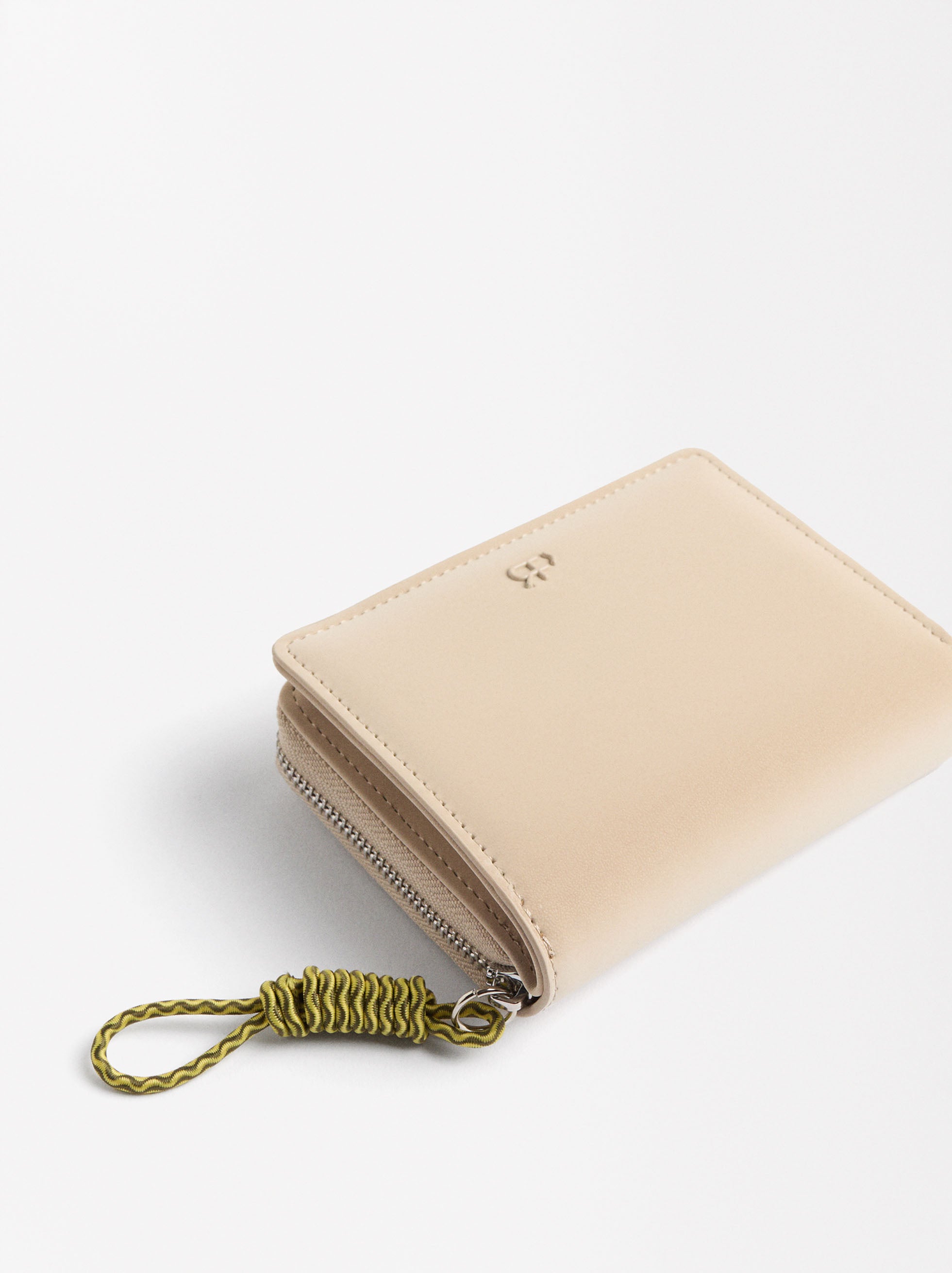 Cartera Con Textura Suave
