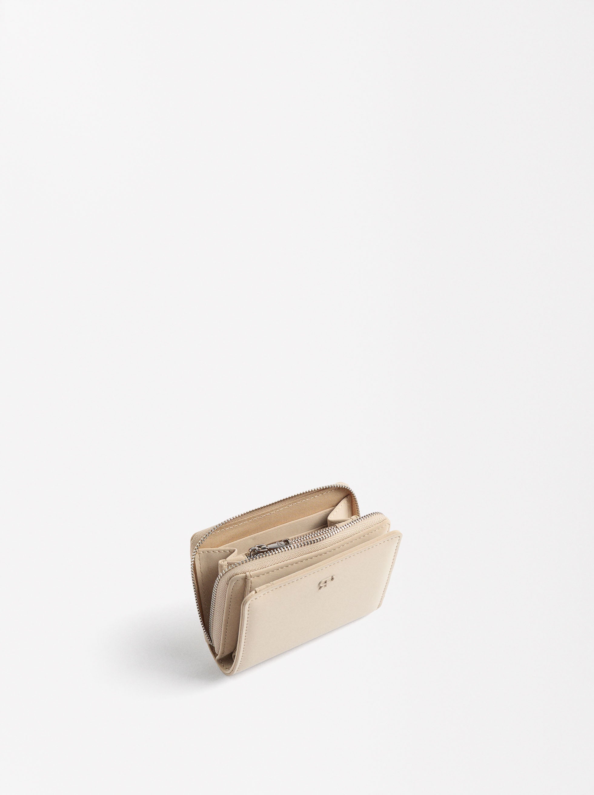 Cartera Con Textura Suave