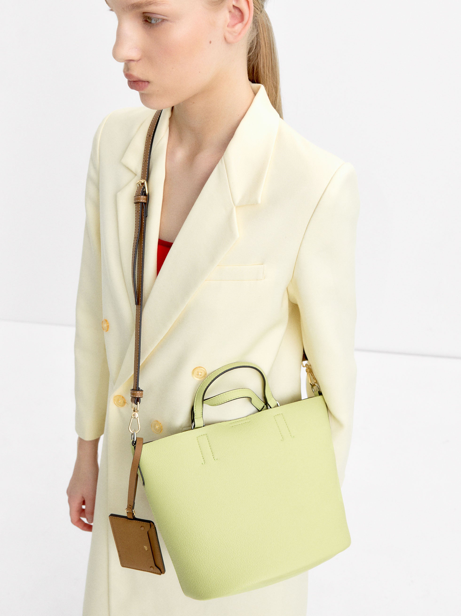 Bolso Tote Con Colgante