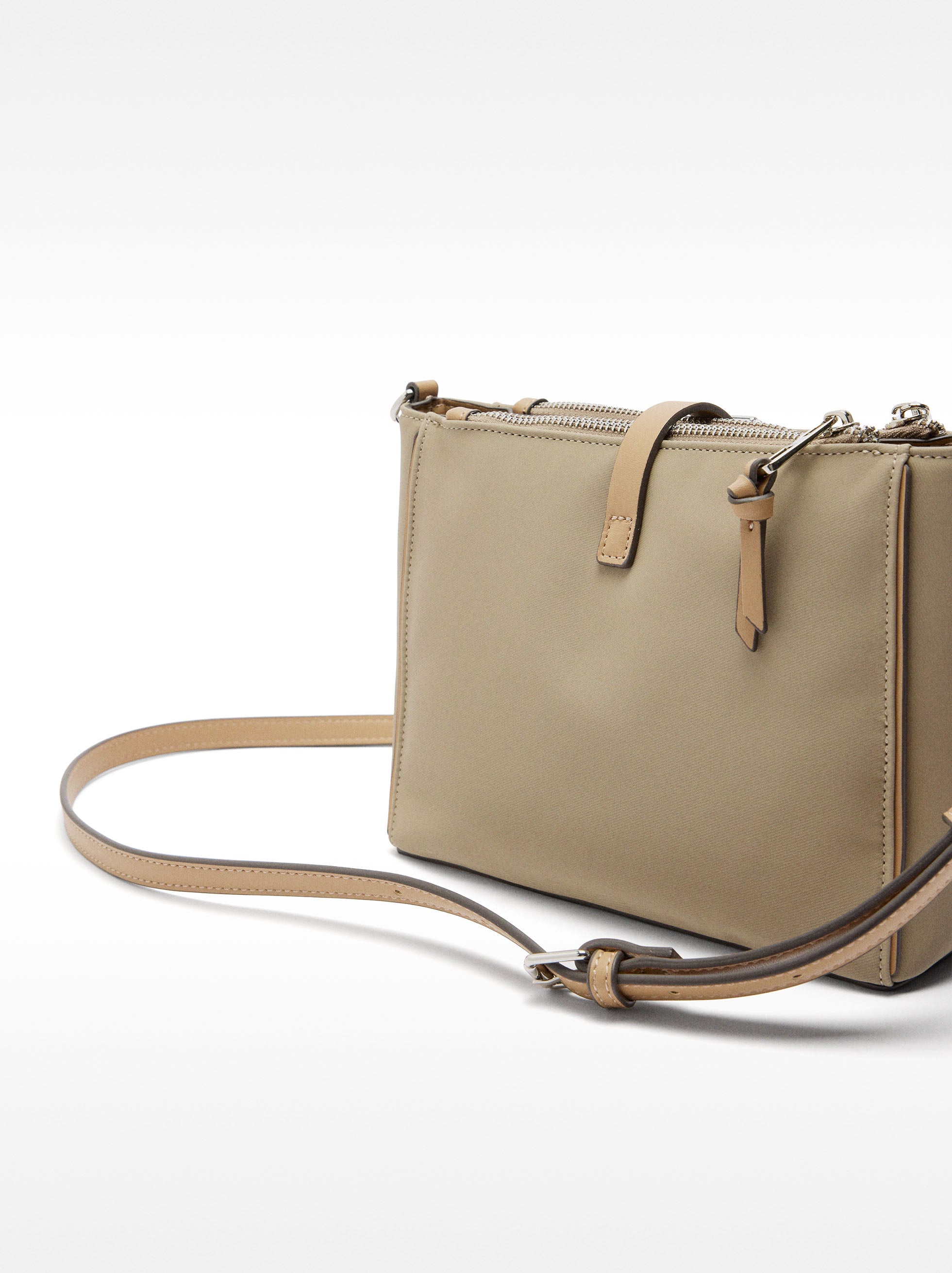 Bolso De Hombro De Efecto Nylon