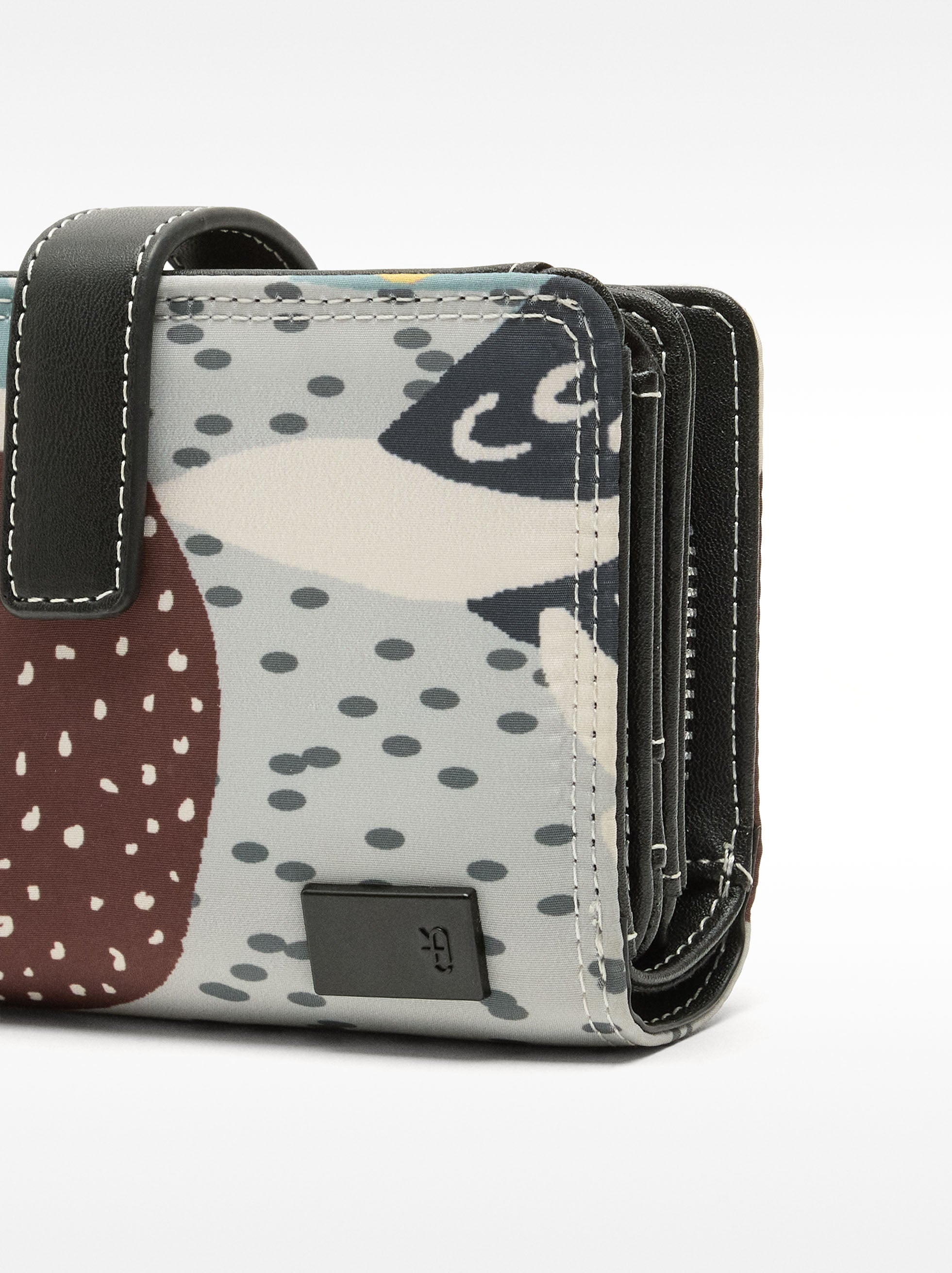 Cartera De Nylon Estampada