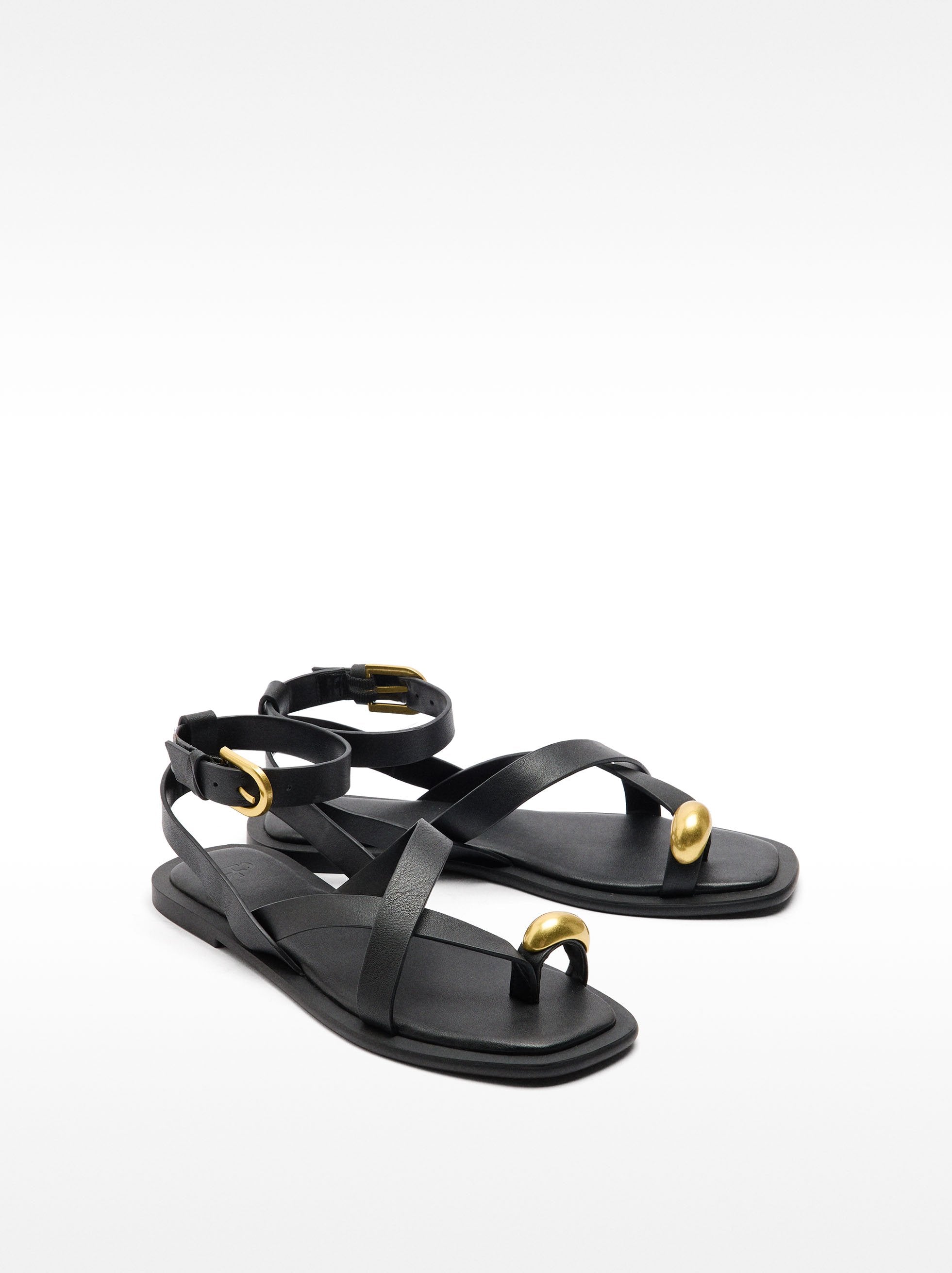 Sandalias De Piel Con Tiras Detalle Metálico