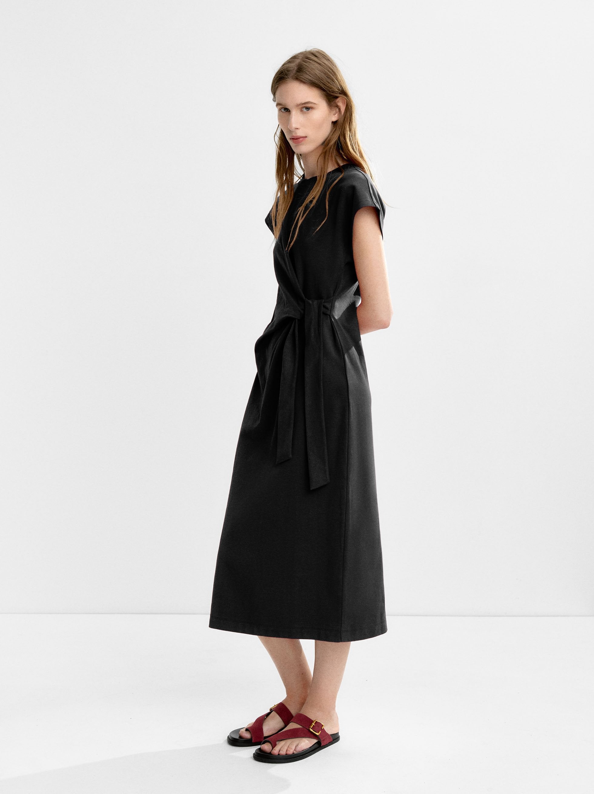 Vestido Drapeado Con Lazo