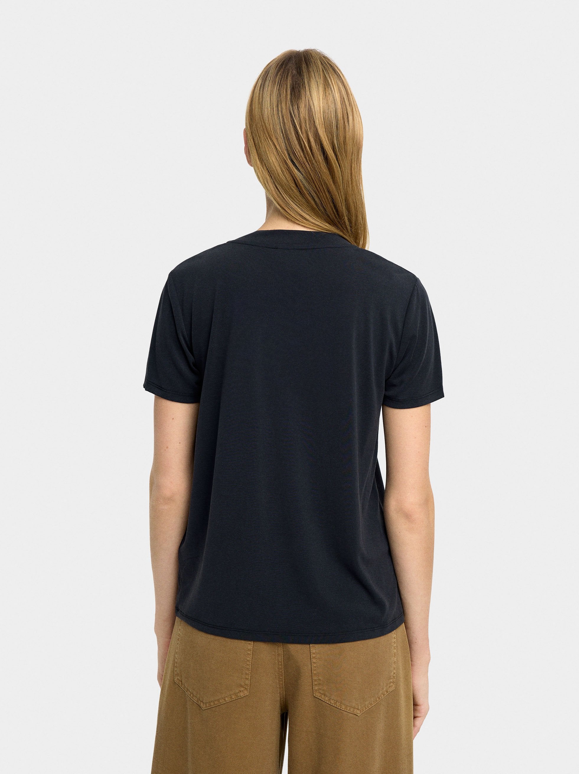 Camiseta Básica Cuello Pico
