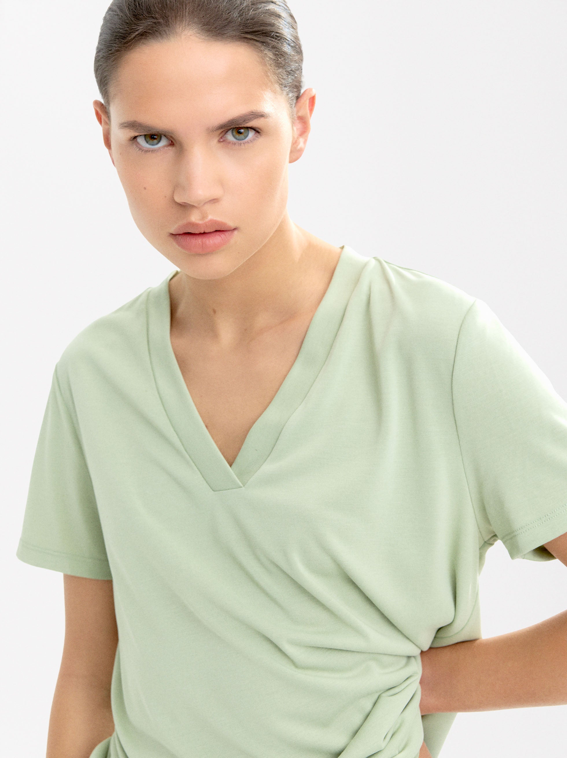Camiseta Básica Cuello Pico