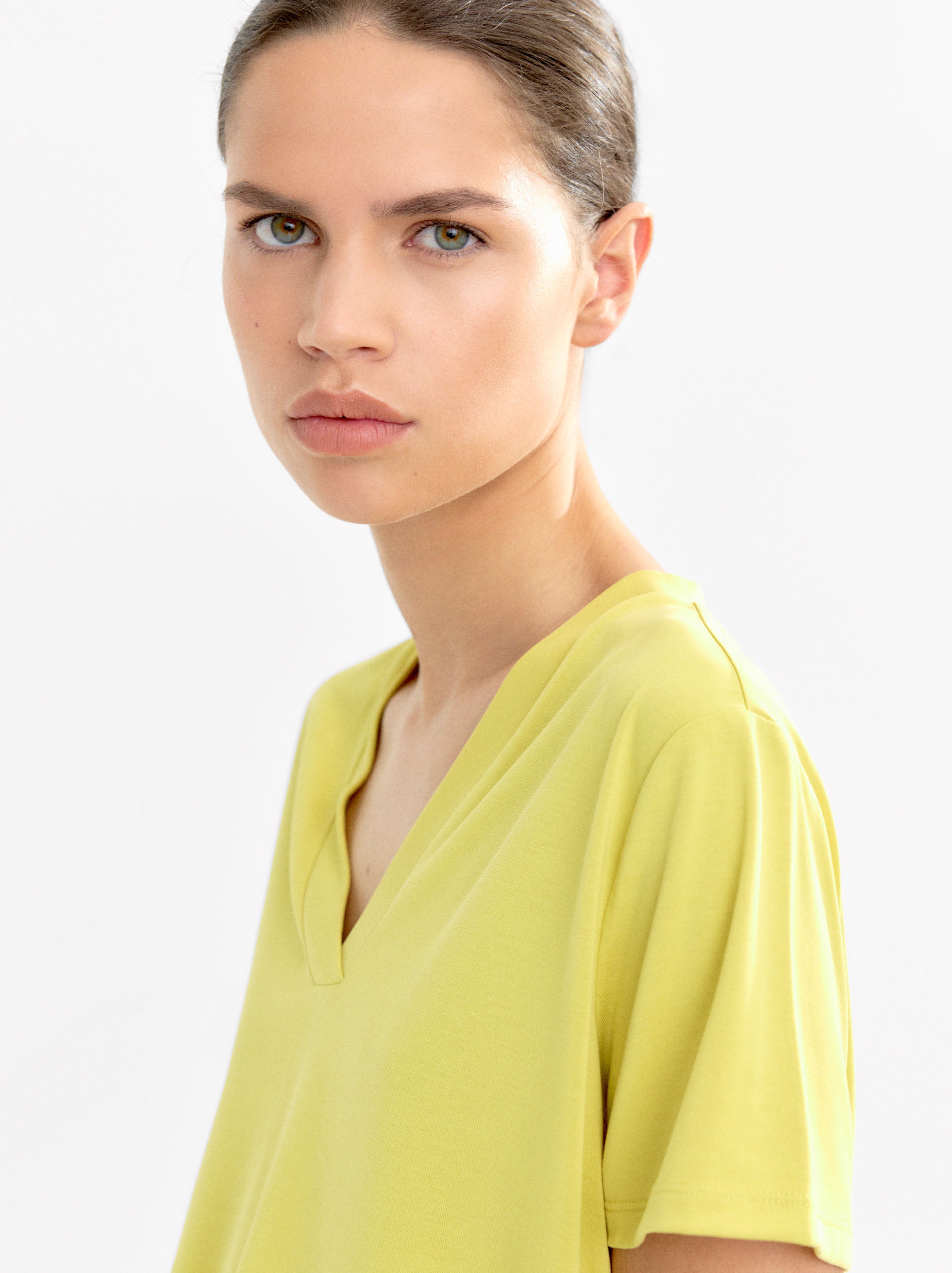 Camiseta Básica Cuello Pico
