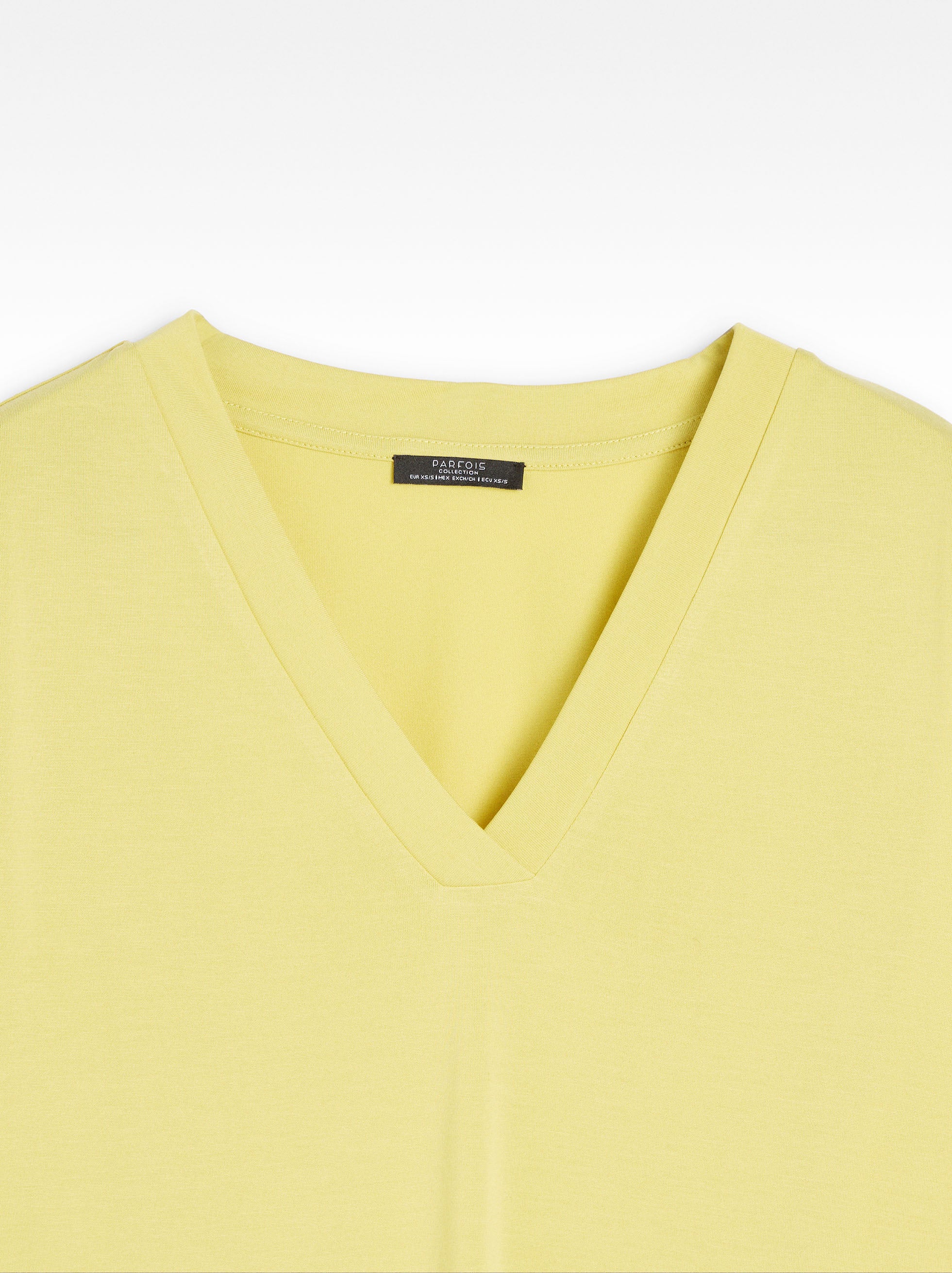 Camiseta Básica Cuello Pico