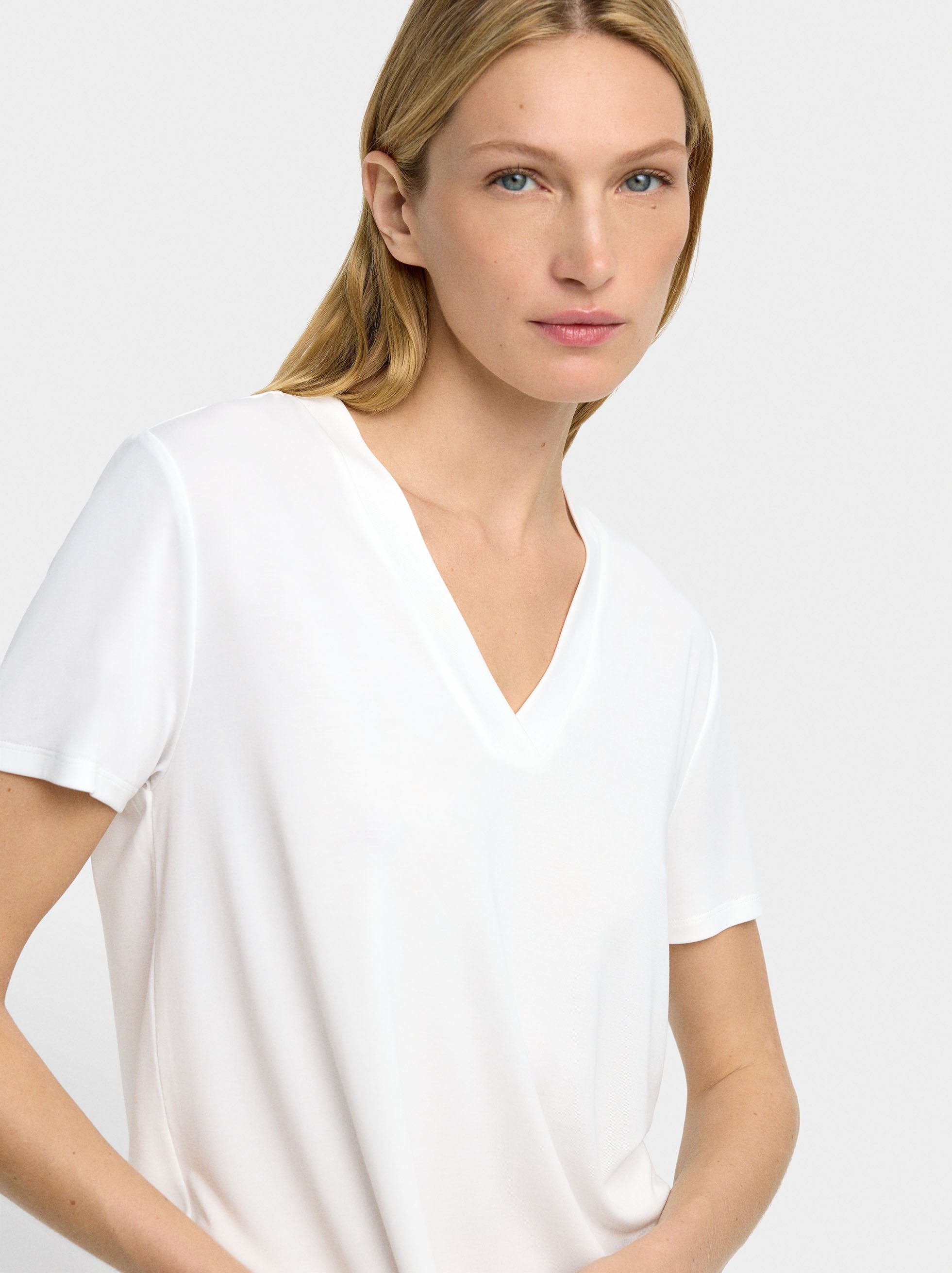 Camiseta Básica Cuello Pico