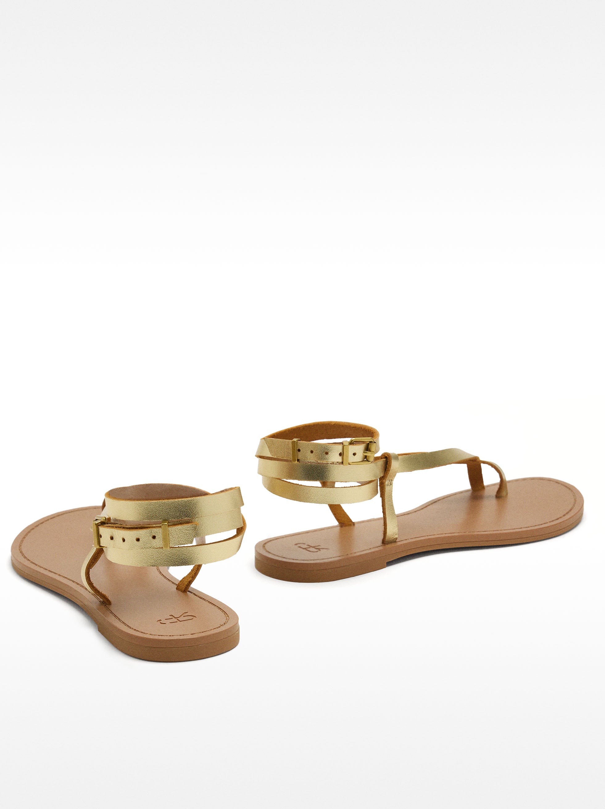 Sandalias Planas De Piel Con Tiras Metalizadas