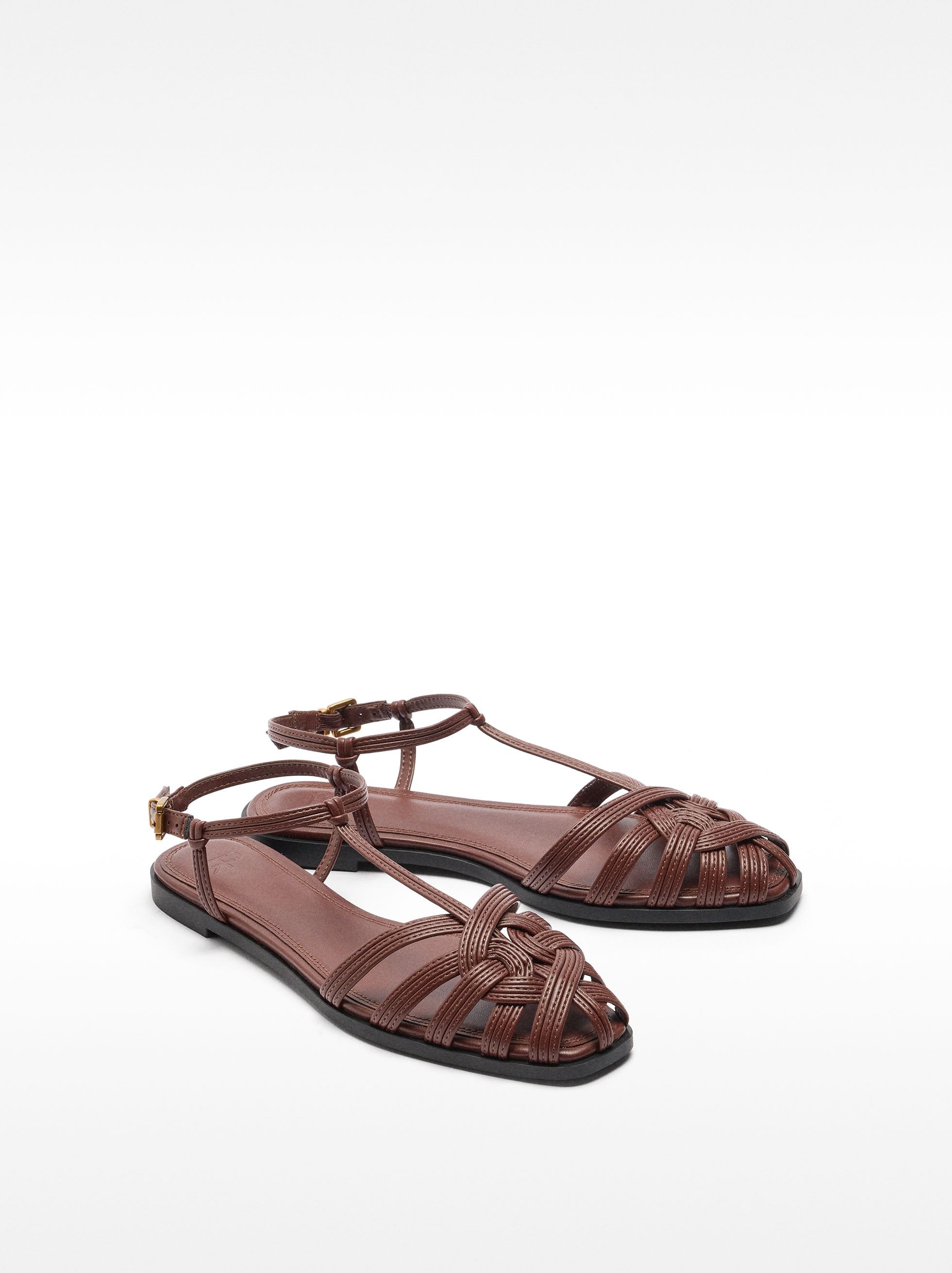 Sandalias Planas Con Tiras Entrelazadas