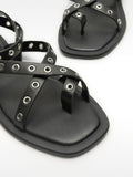 Sandalias Planas Con Tiras Y Tachuelas