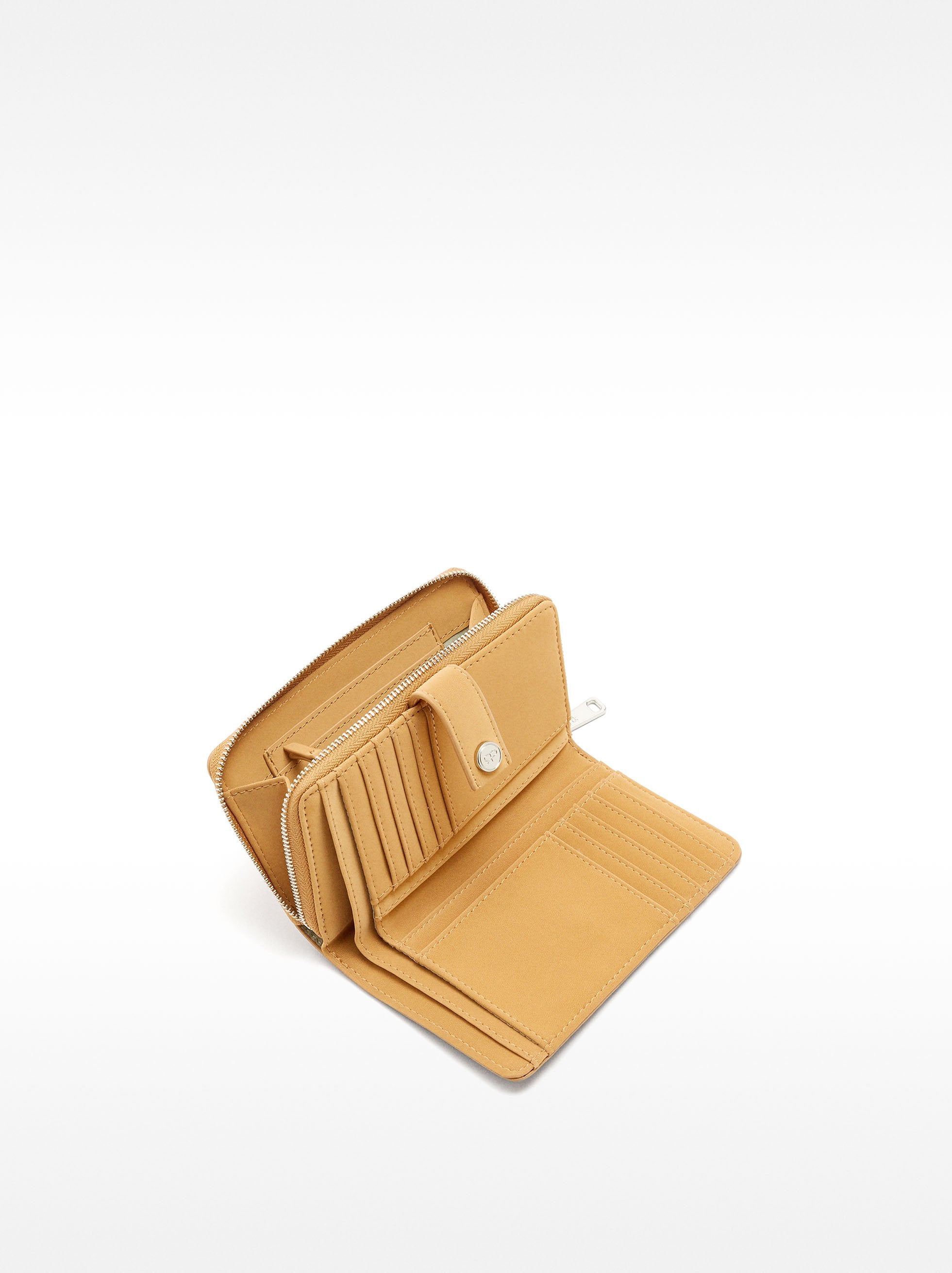 Cartera Con Textura Suave