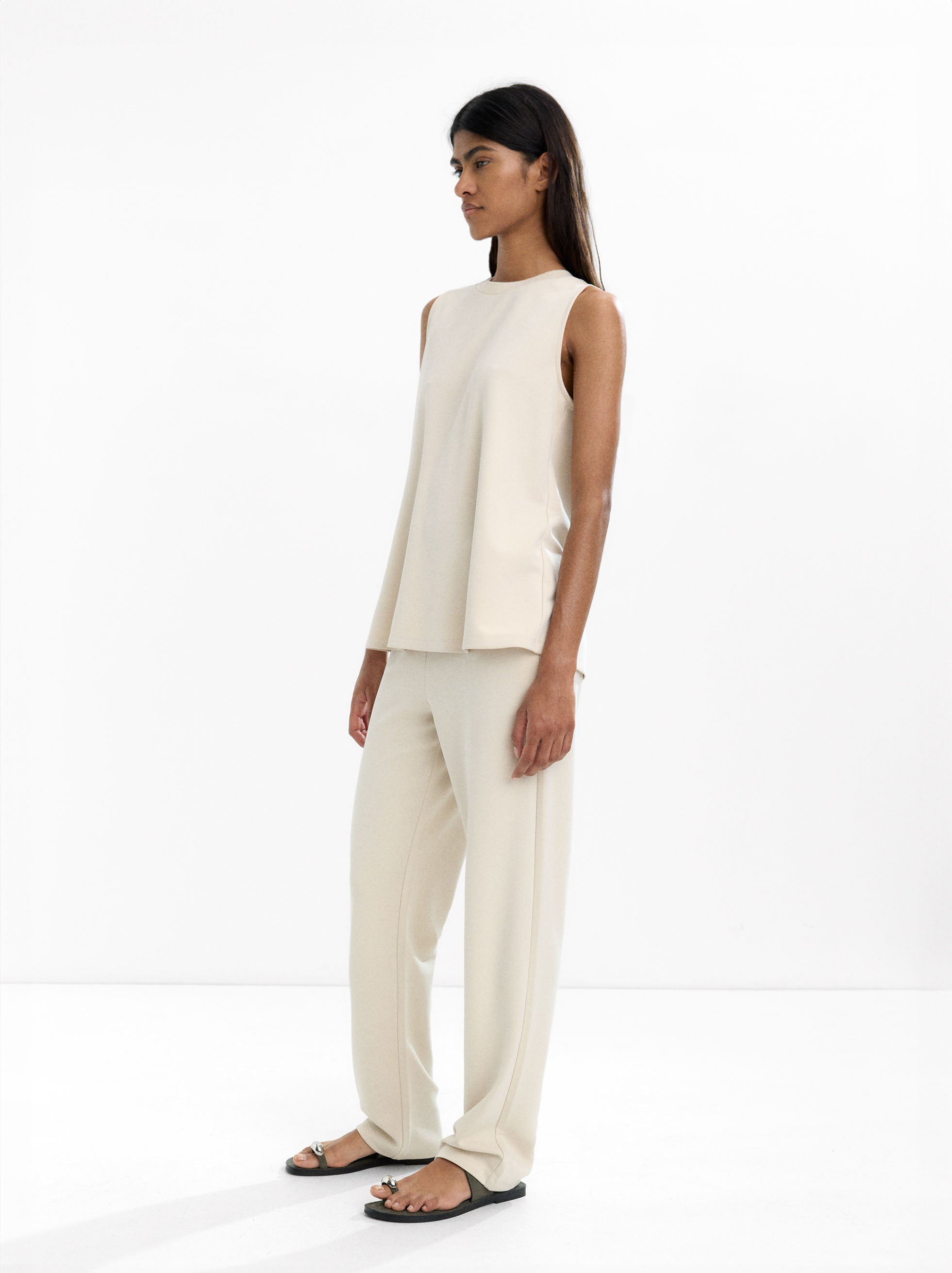 Pantalón Con Pinzas Y Cintura Elástica