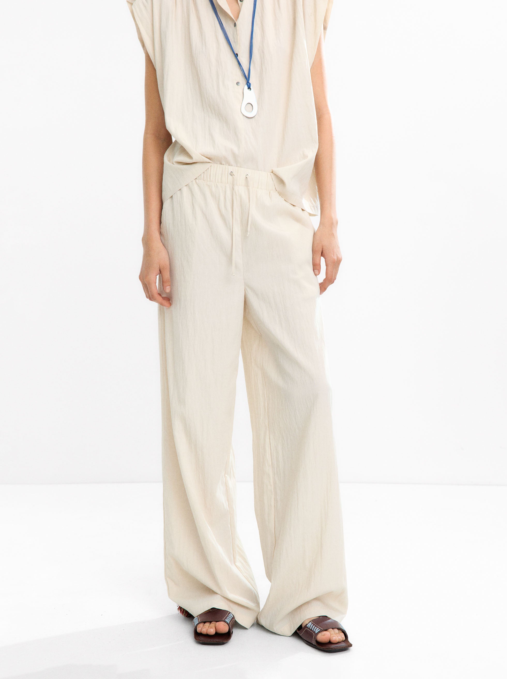 Pantalón Fluido Con Cintura Elástica
