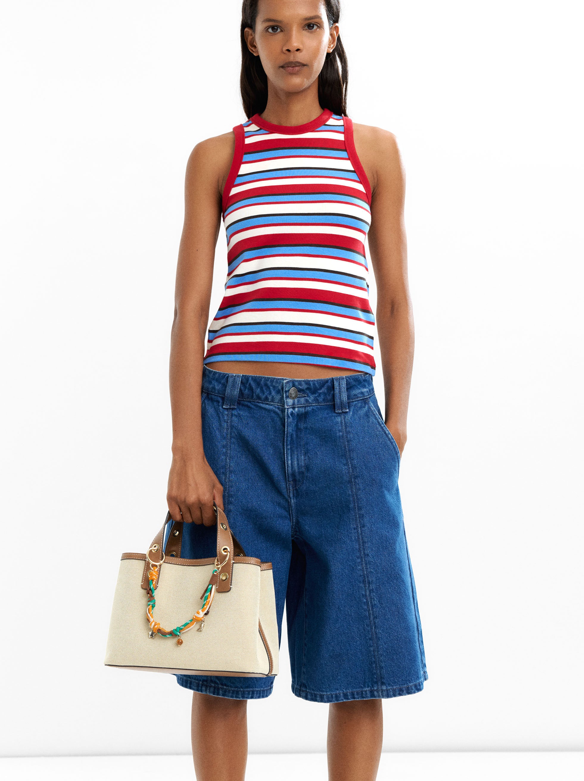 Bolso Tote En Tejido Con Colgante