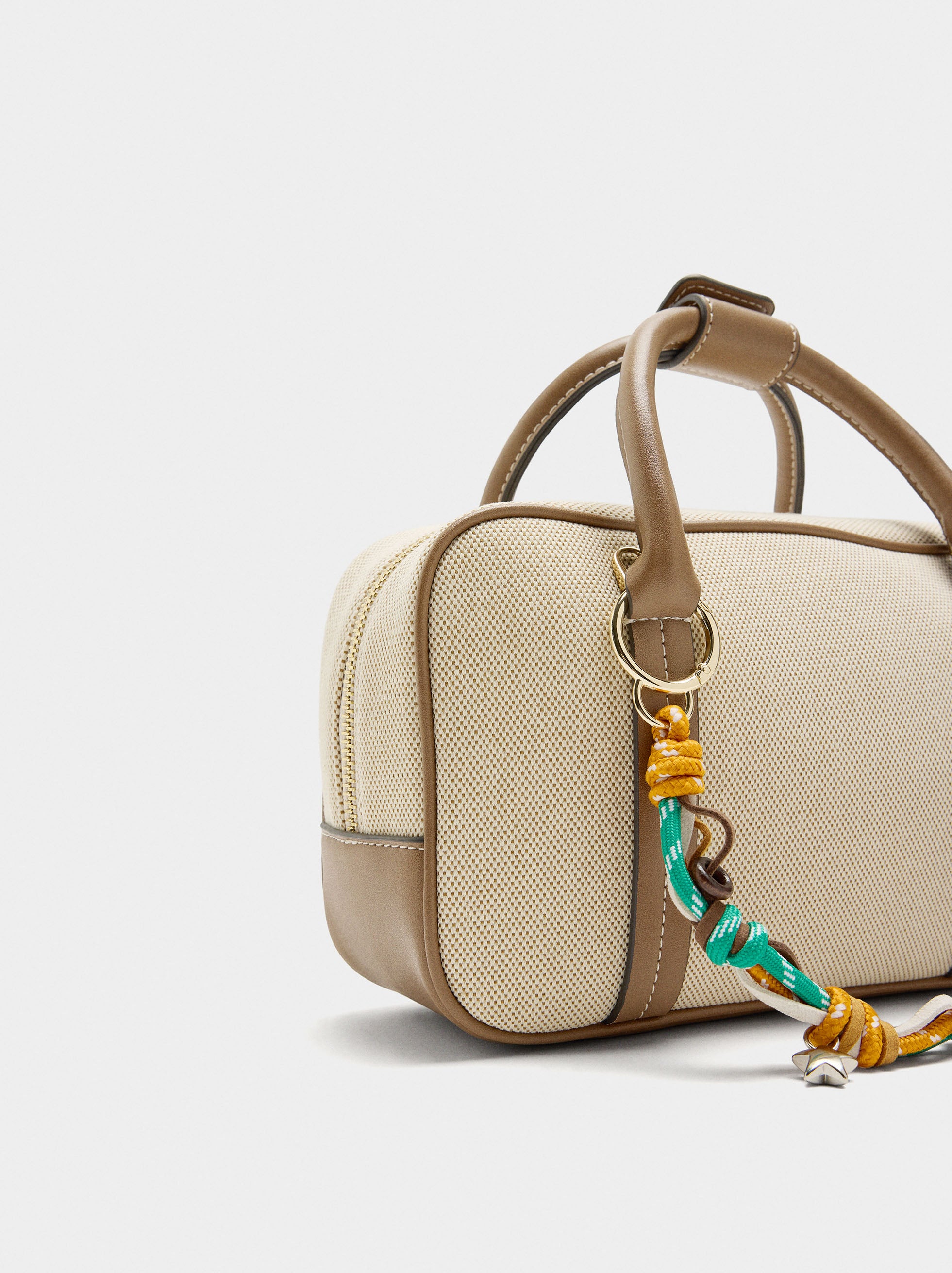 Bolso Tote Rectangular Con Colgante