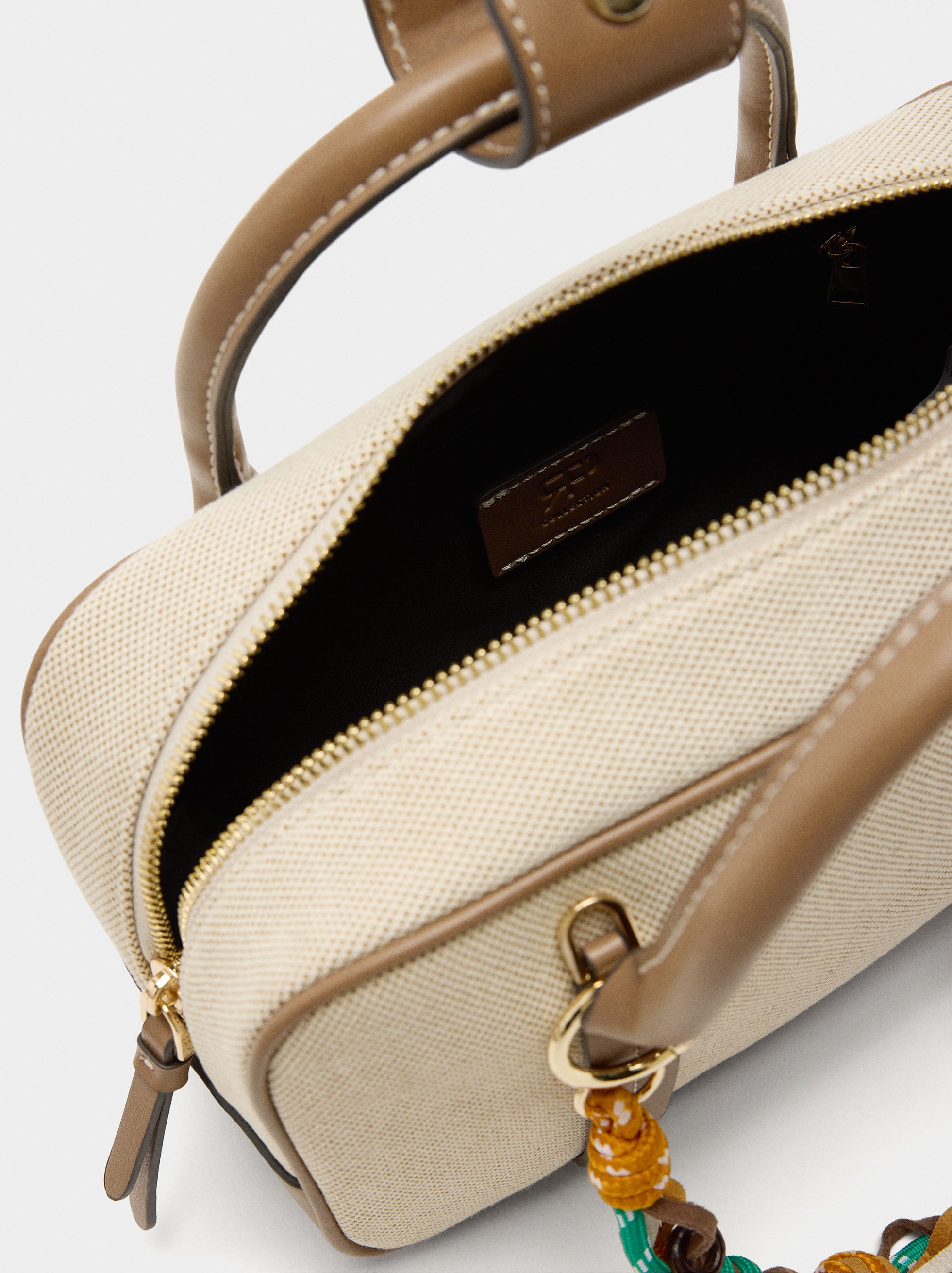 Bolso Tote Rectangular Con Colgante
